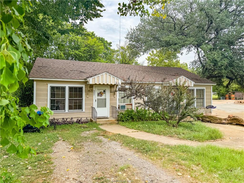 202 N Moore Street, Caldwell, TX 77836