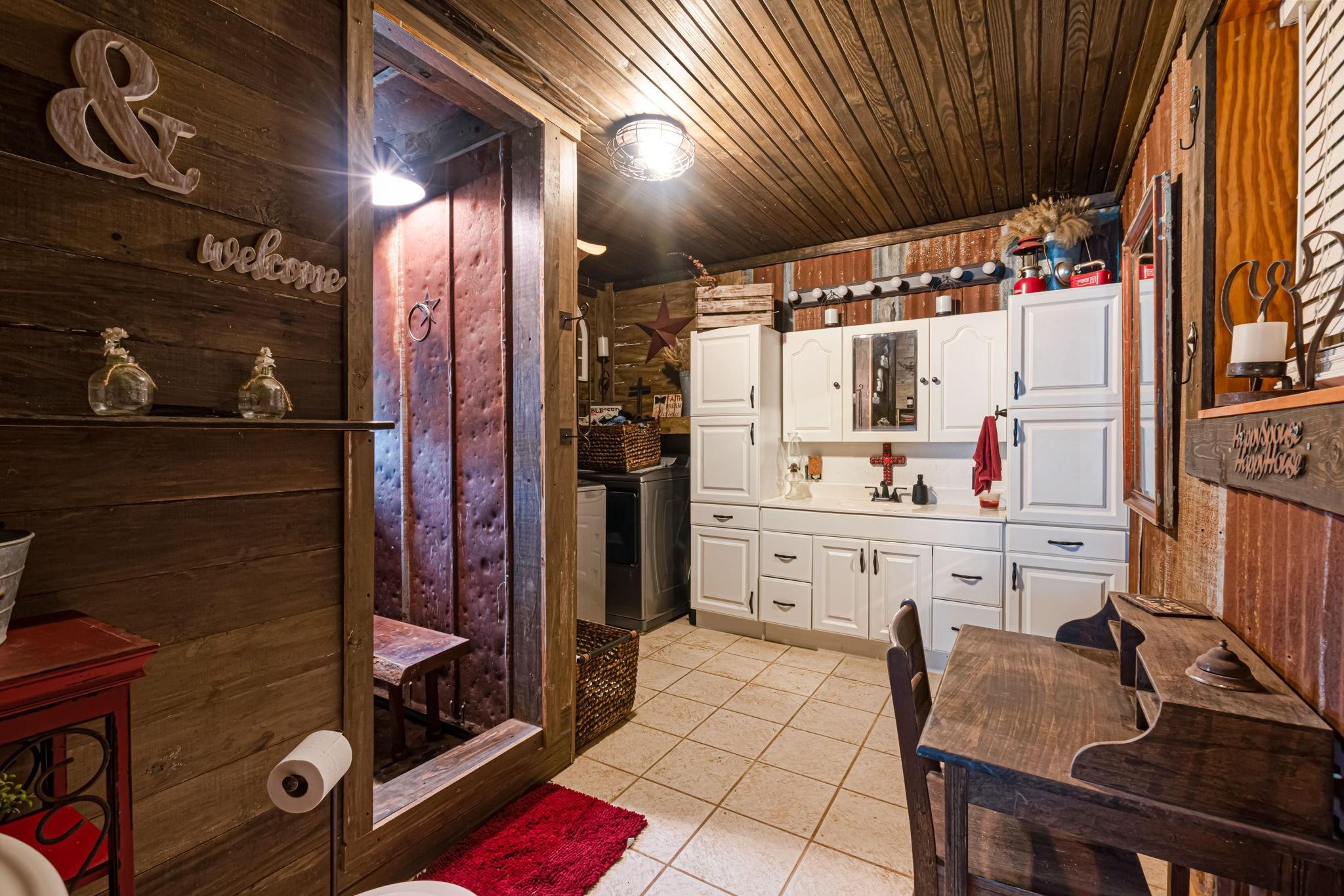 609 W Leon St, Llano, TX 78643