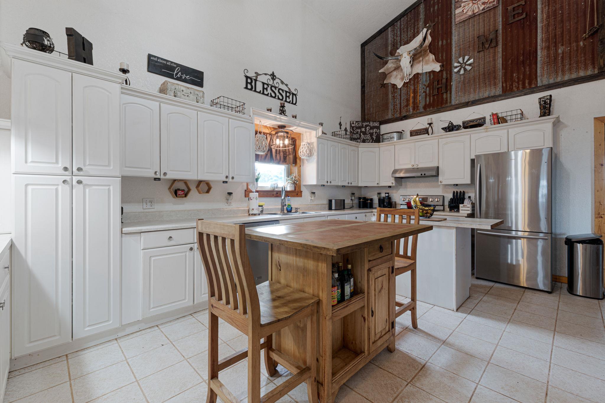609 W Leon St, Llano, TX 78643