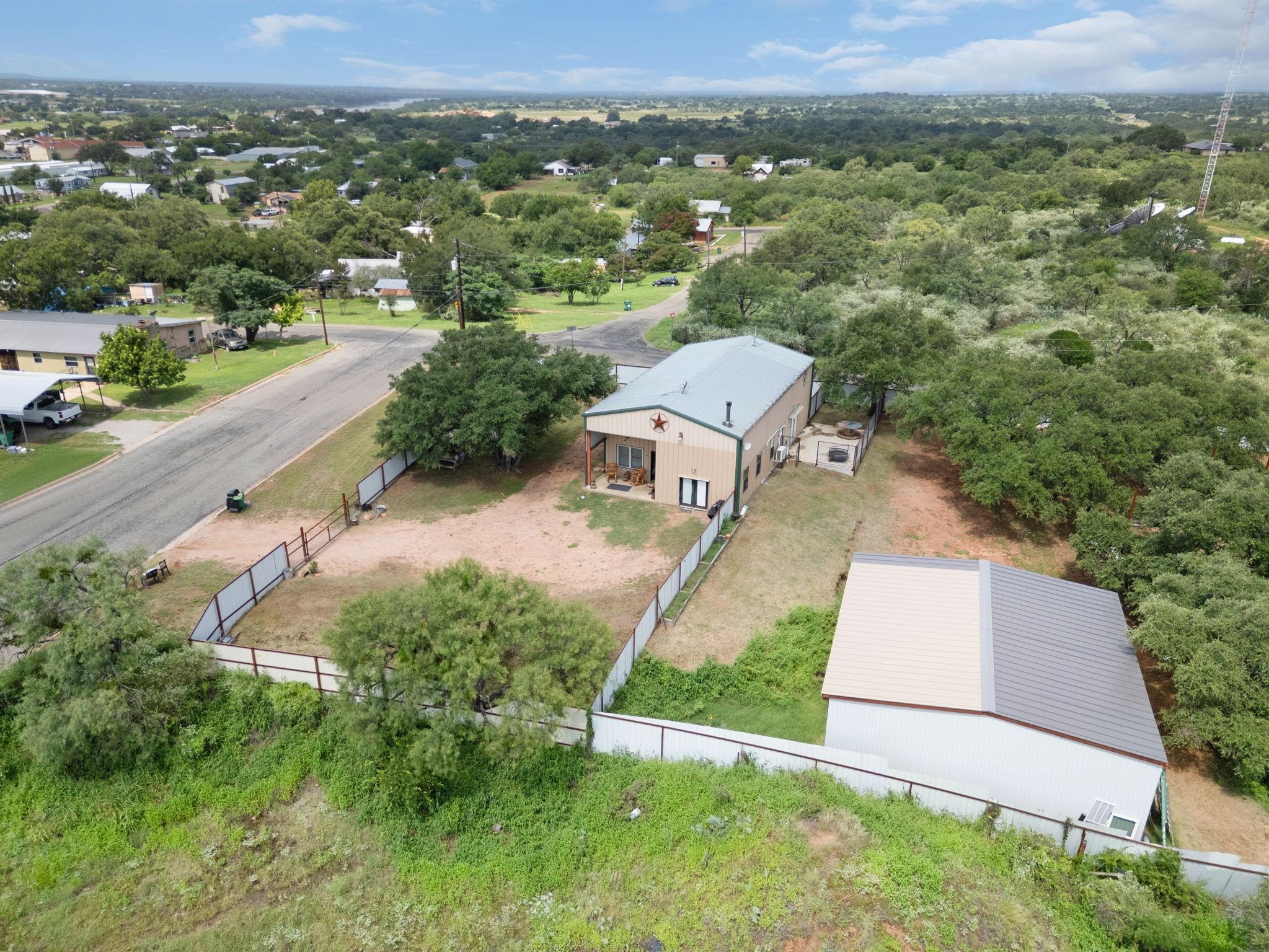 609 W Leon St, Llano, TX 78643