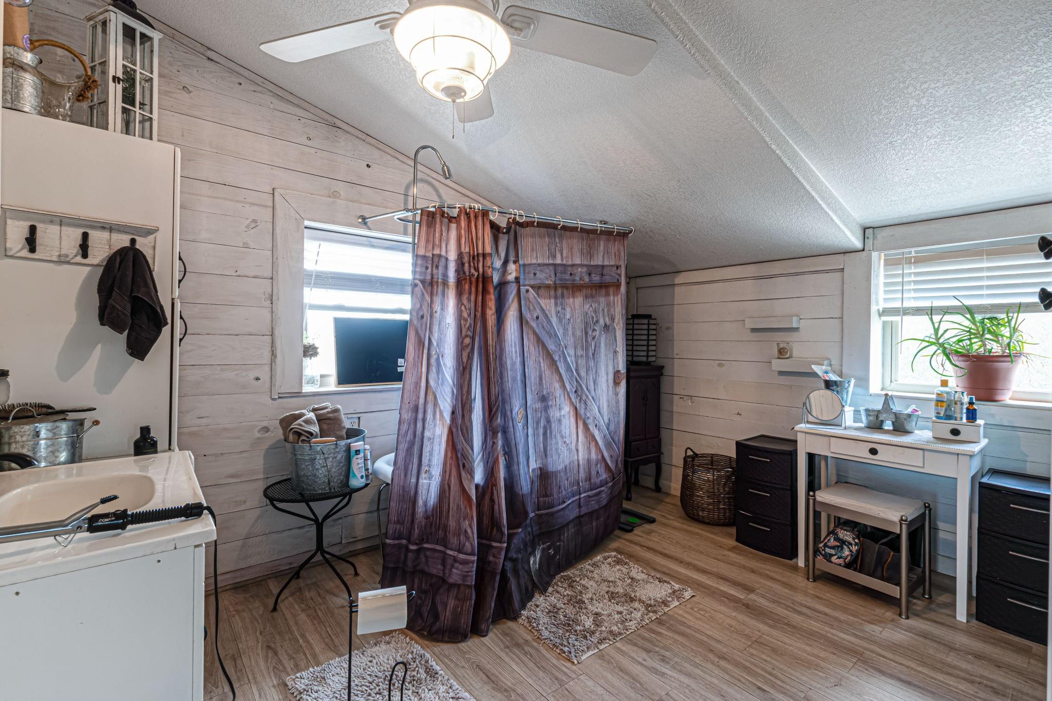 609 W Leon St, Llano, TX 78643