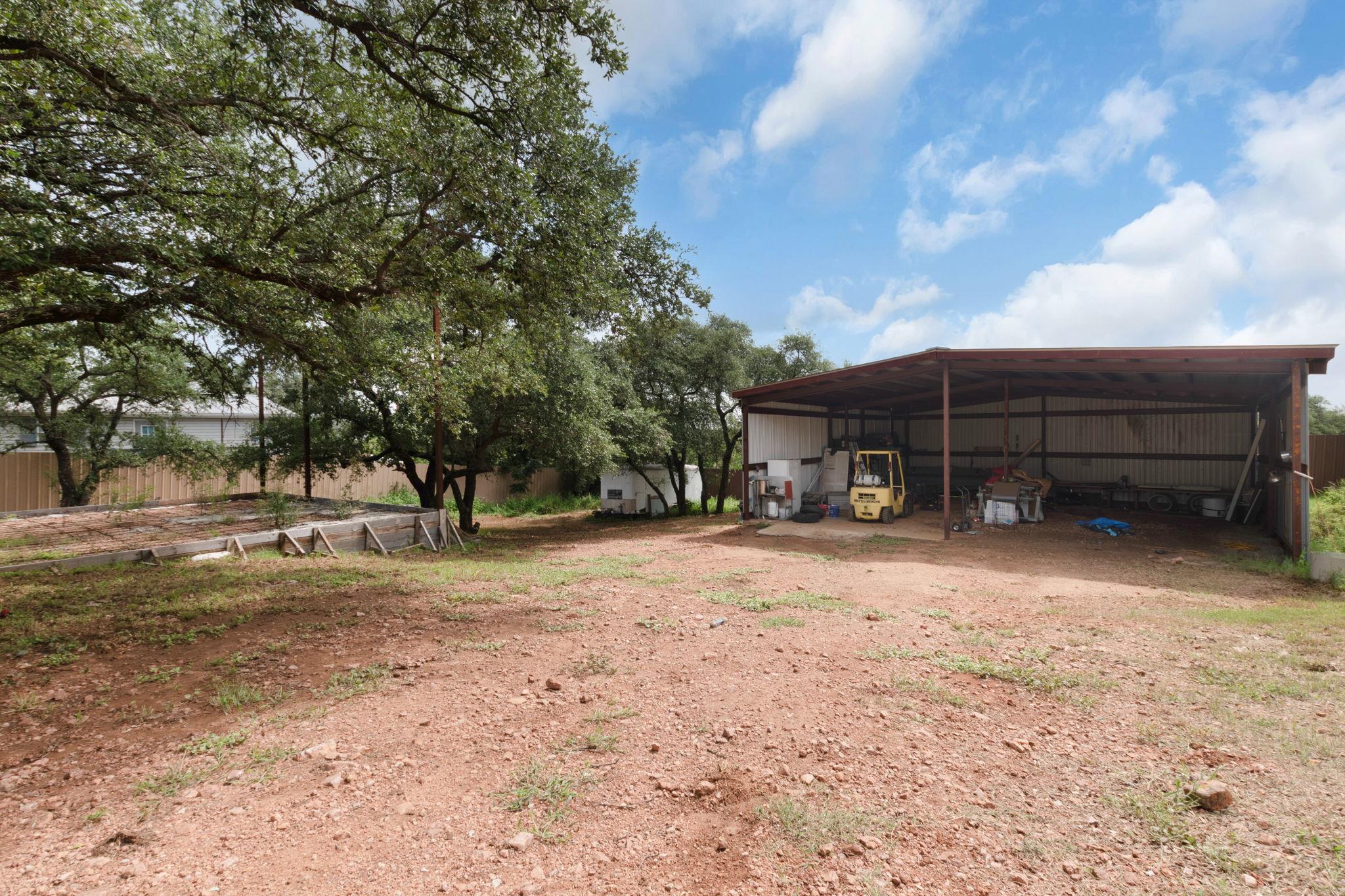 609 W Leon St, Llano, TX 78643
