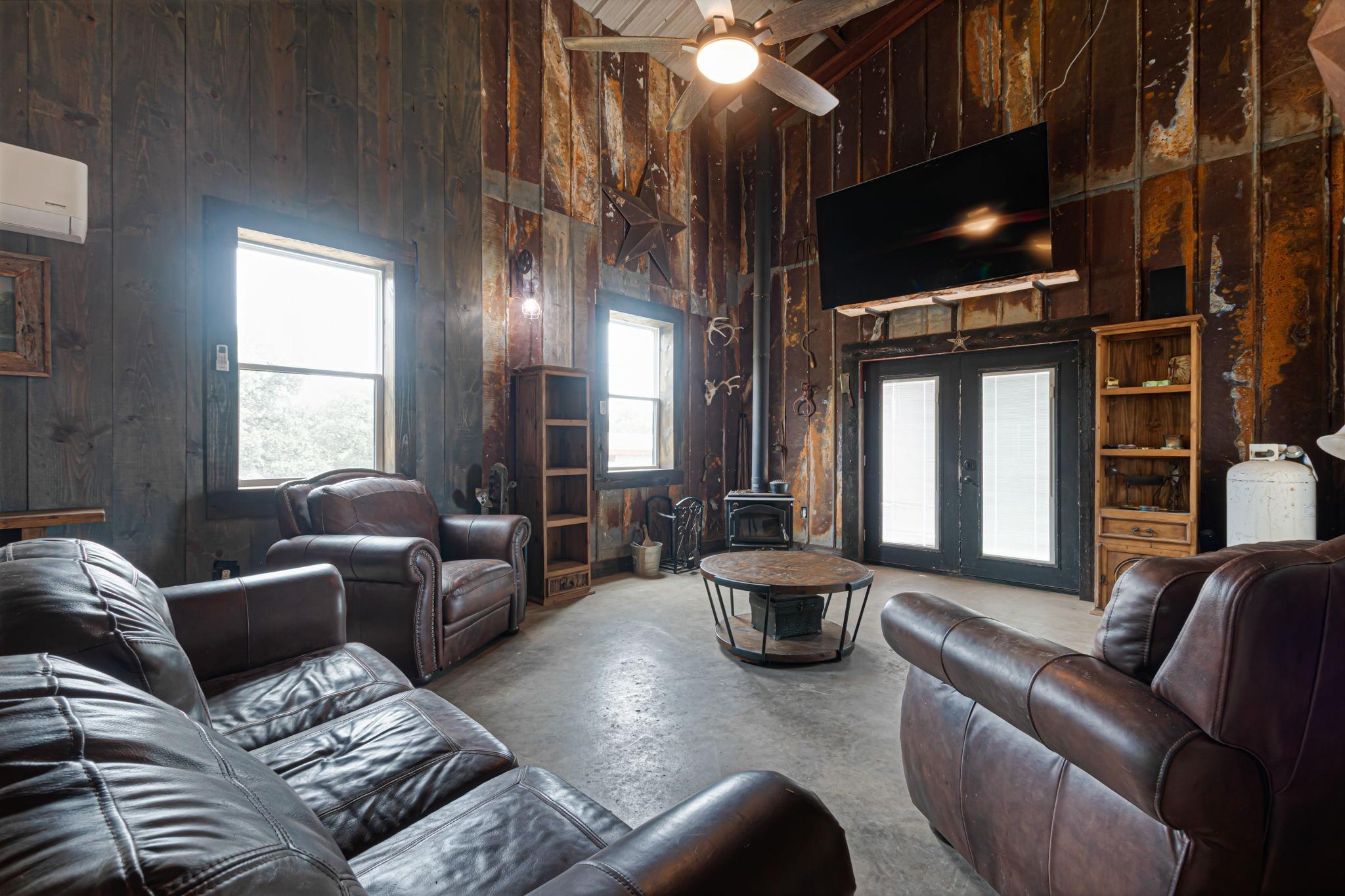 609 W Leon St, Llano, TX 78643