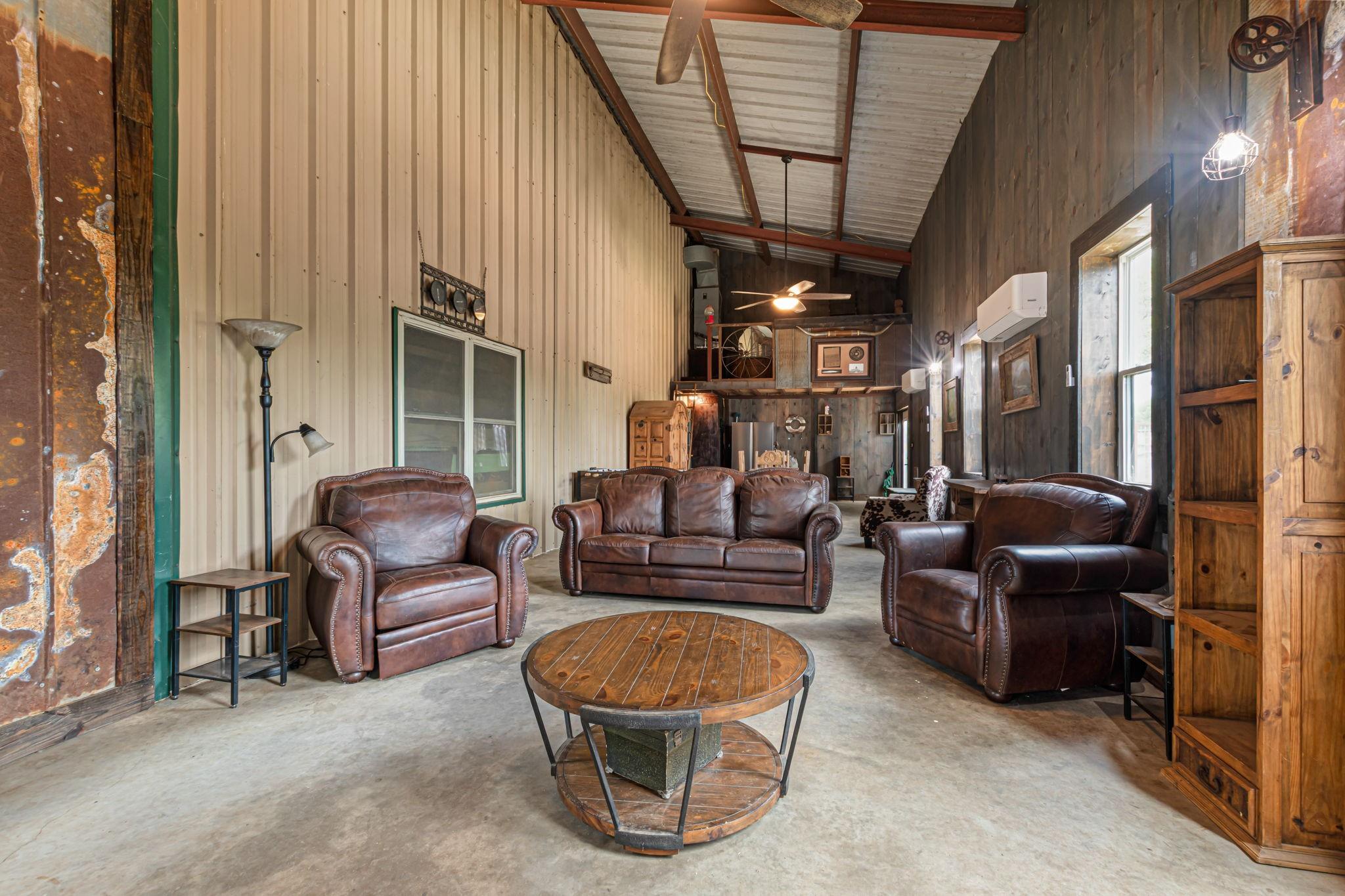 609 W Leon St, Llano, TX 78643