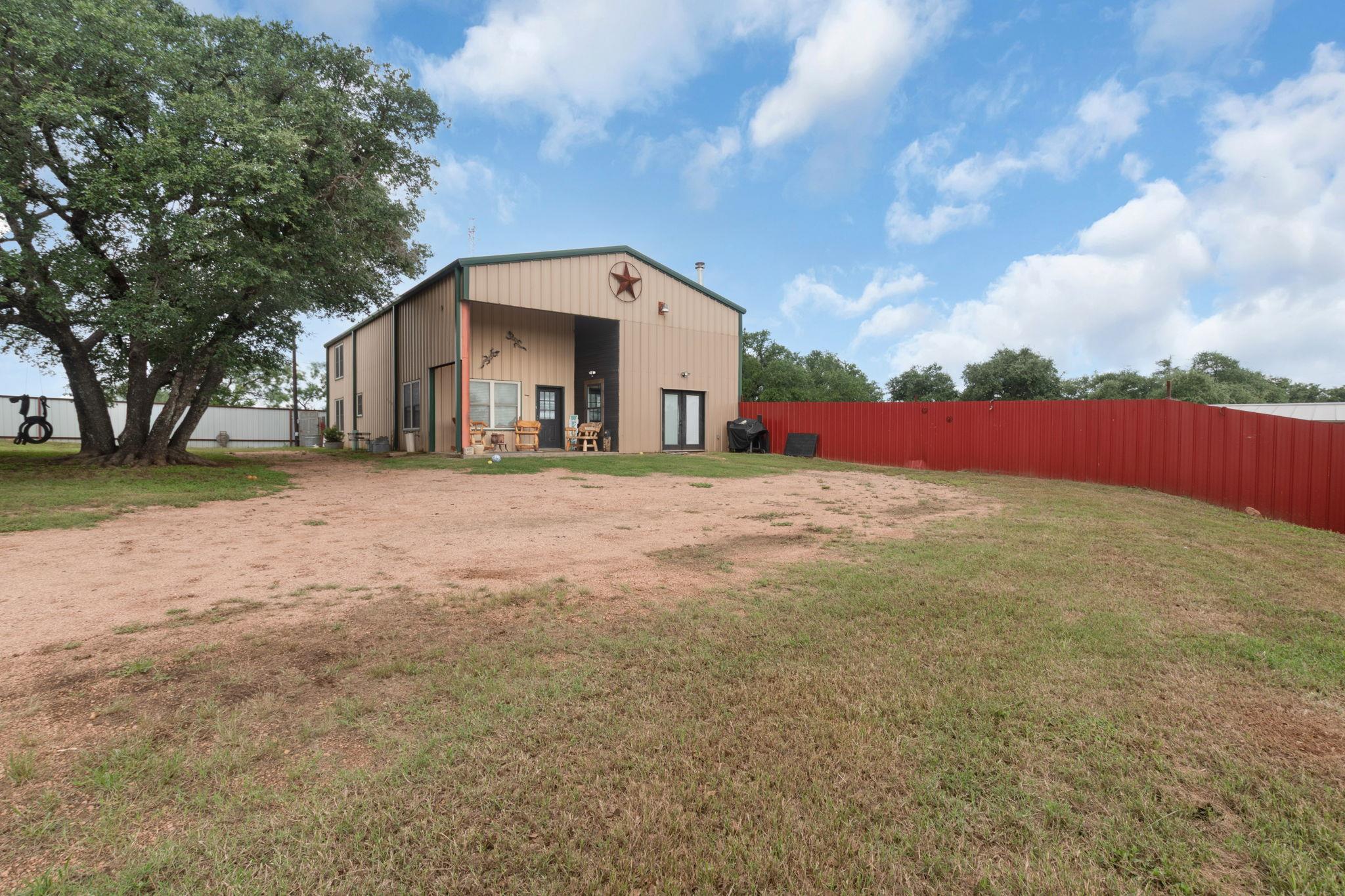 609 W Leon St, Llano, TX 78643