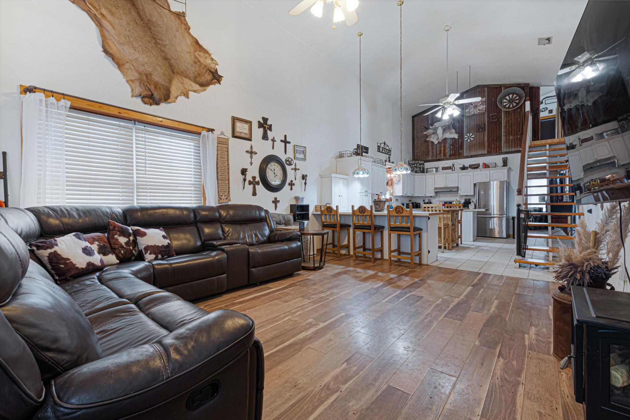 609 W Leon St, Llano, TX 78643