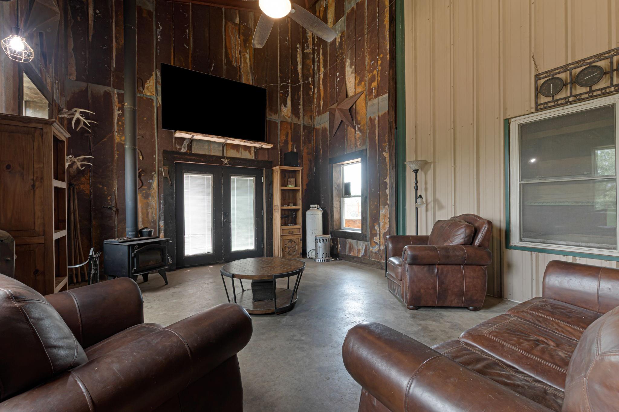 609 W Leon St, Llano, TX 78643