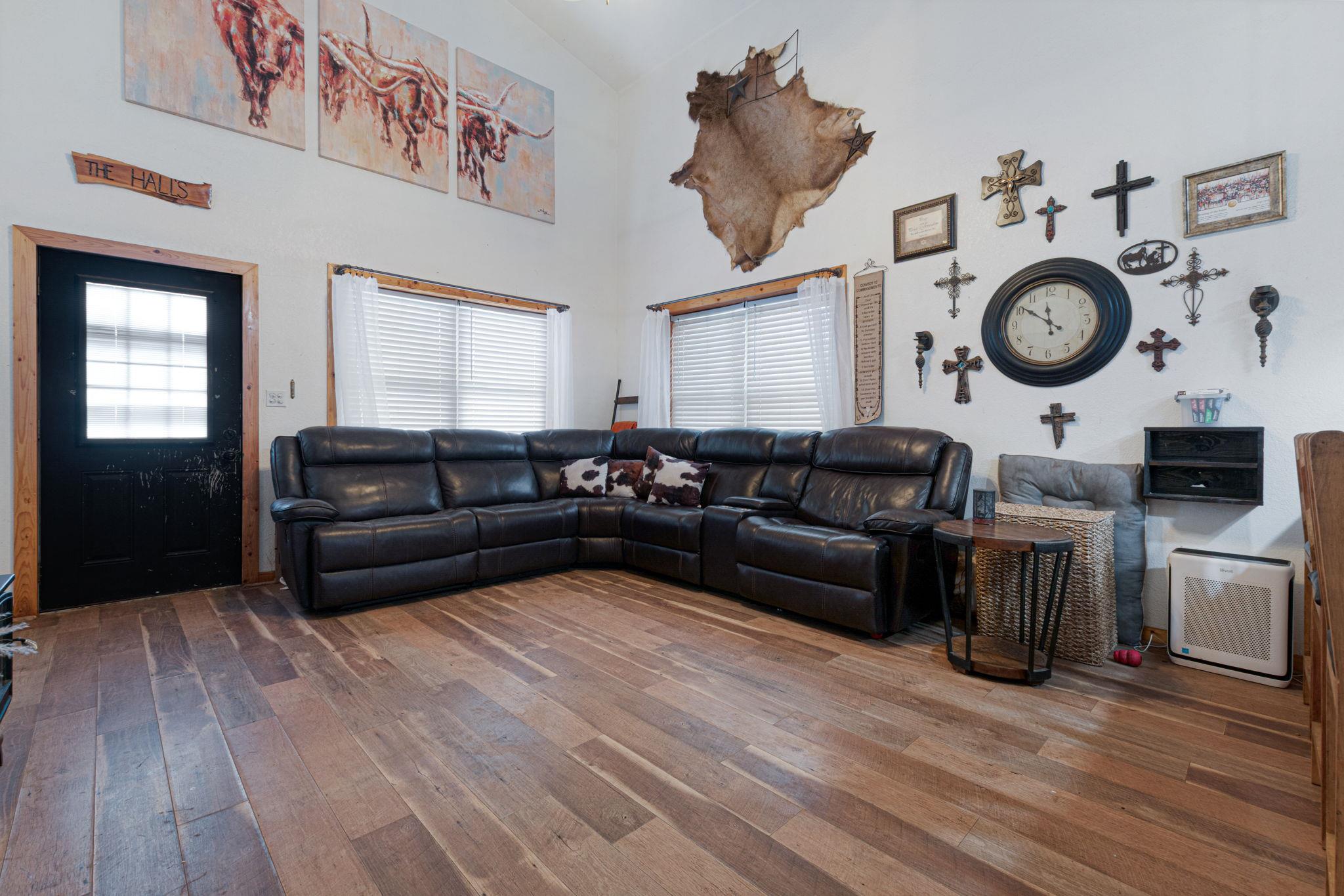 609 W Leon St, Llano, TX 78643