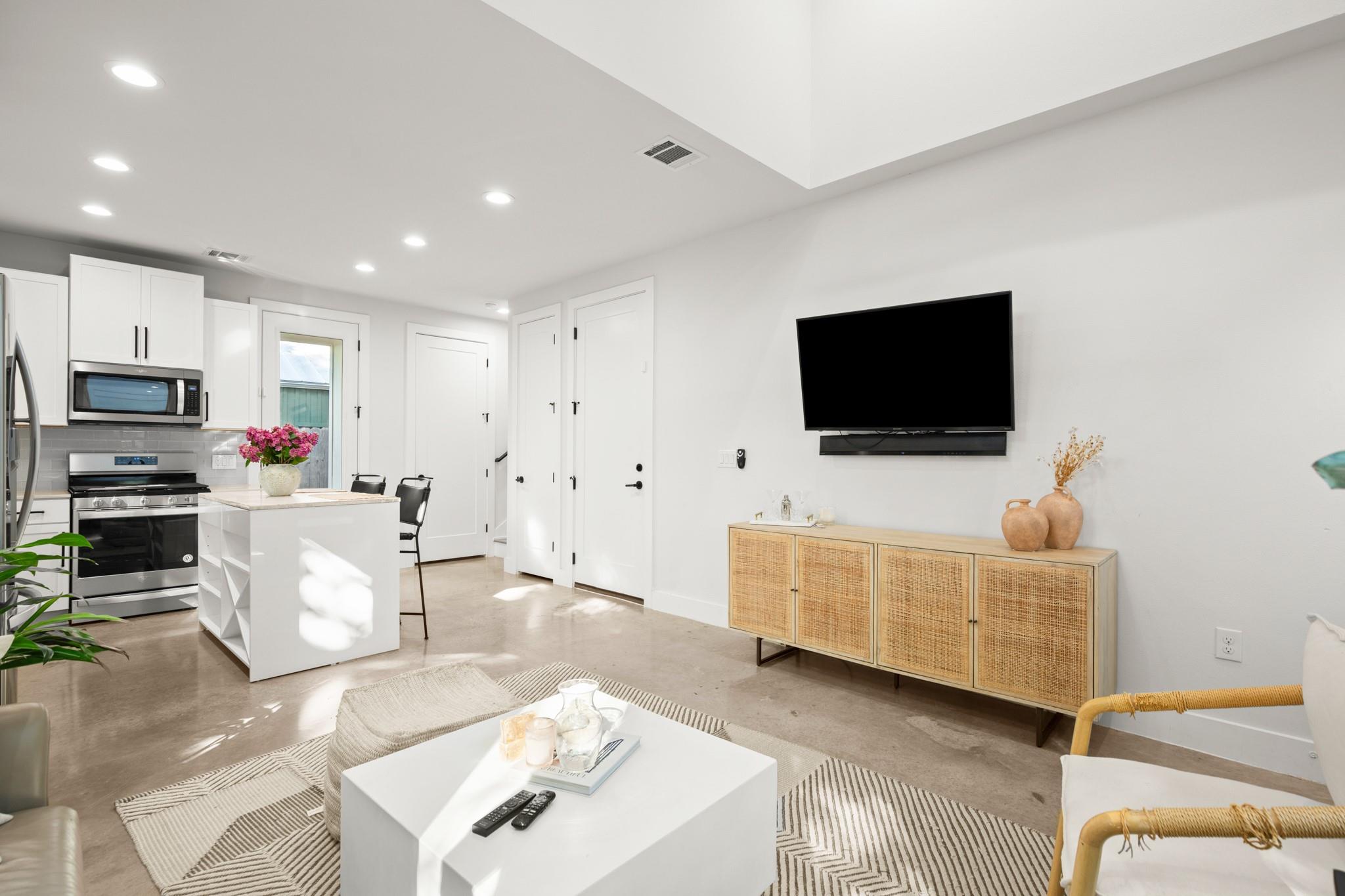 619 Hammack Dr # 2, Austin, TX 78752