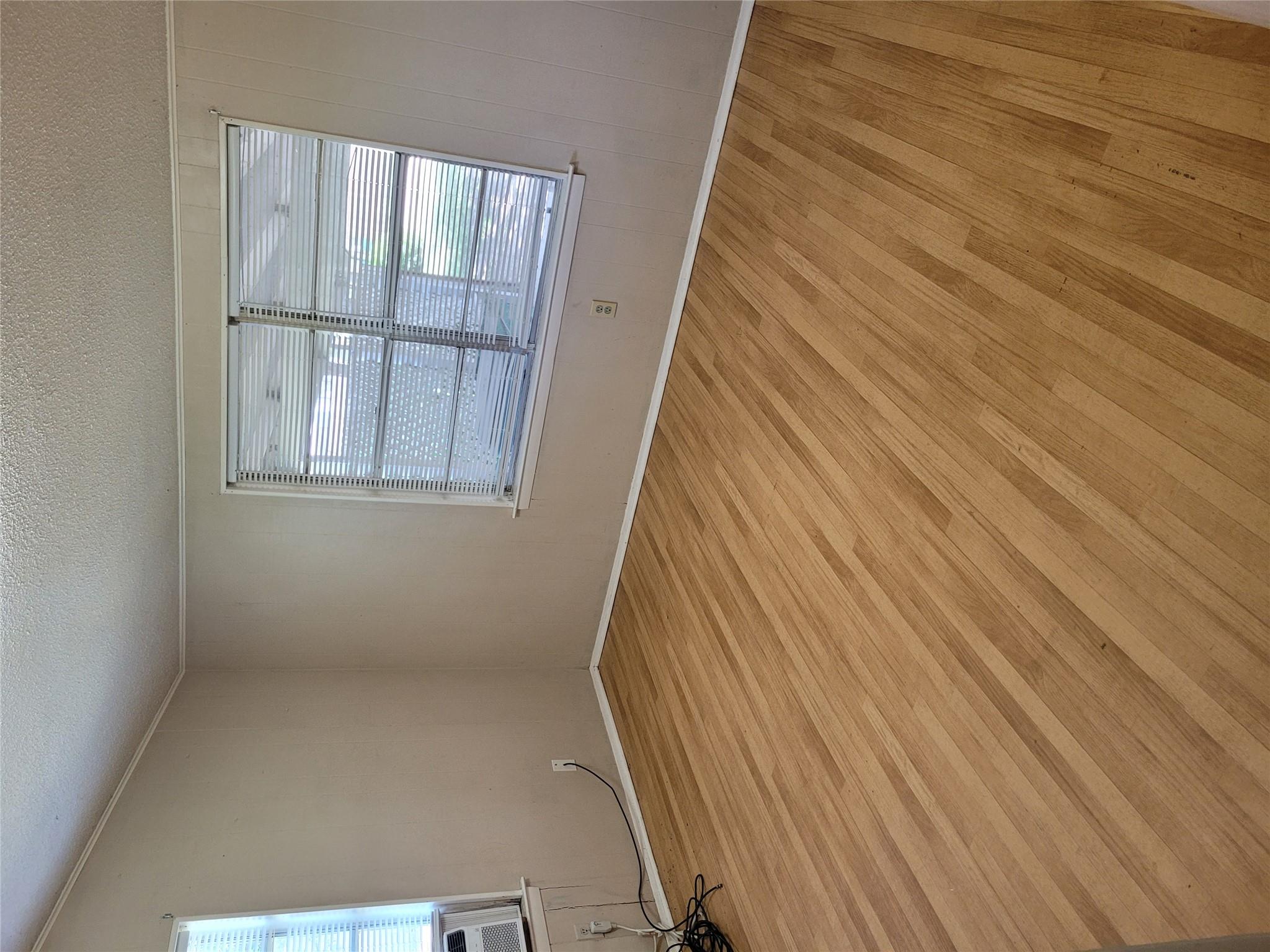 202 Marburger St, Smithville, TX 78957