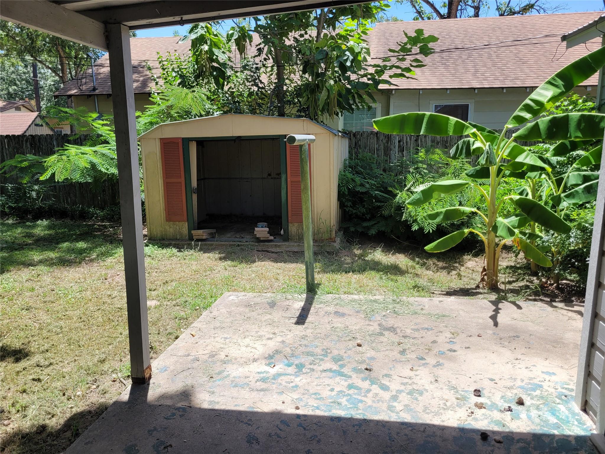202 Marburger St, Smithville, TX 78957