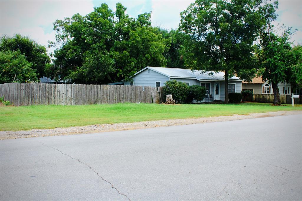 202 Marburger St, Smithville, TX 78957