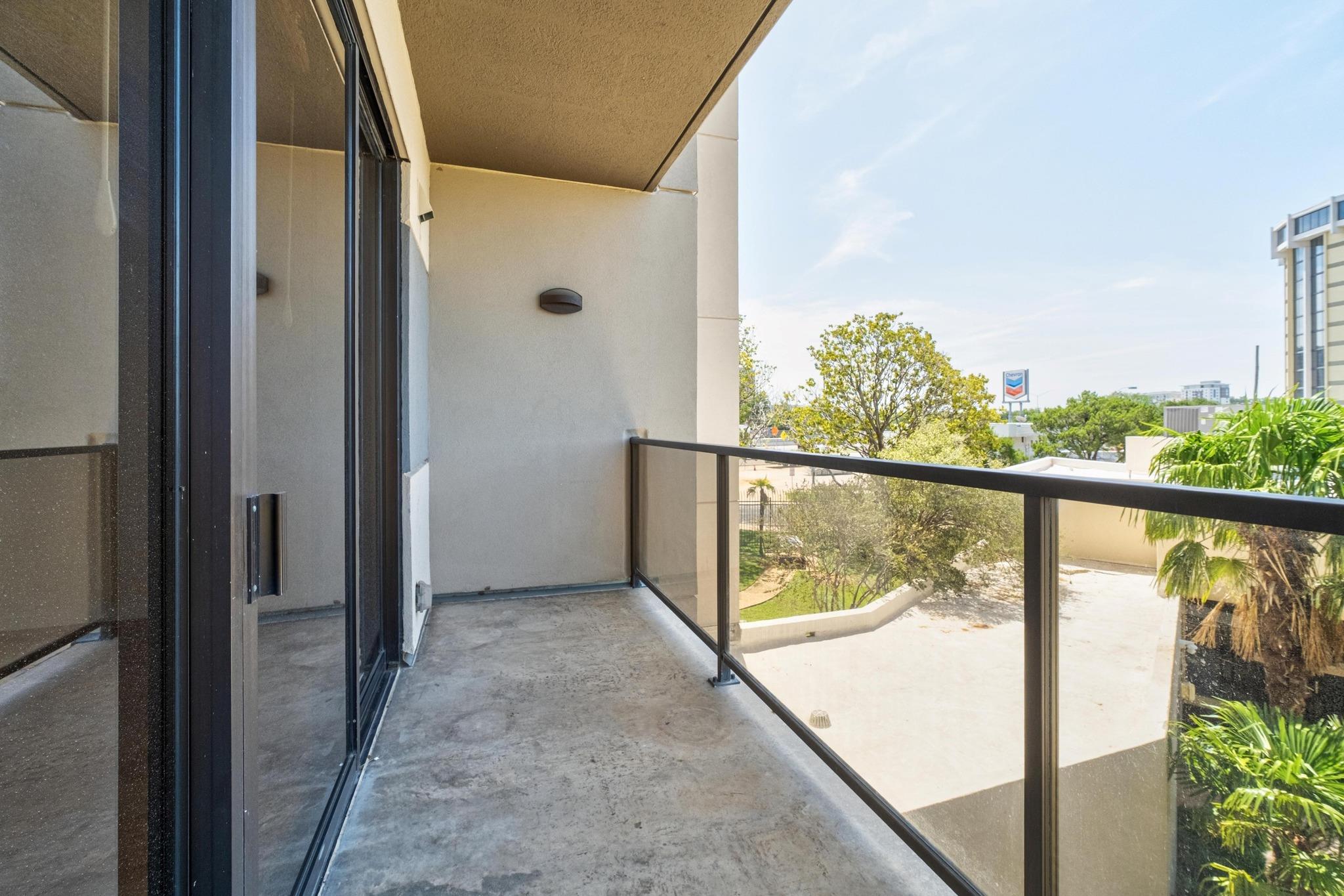 40 N Interstate 35 # 3D3, Austin, TX 78701