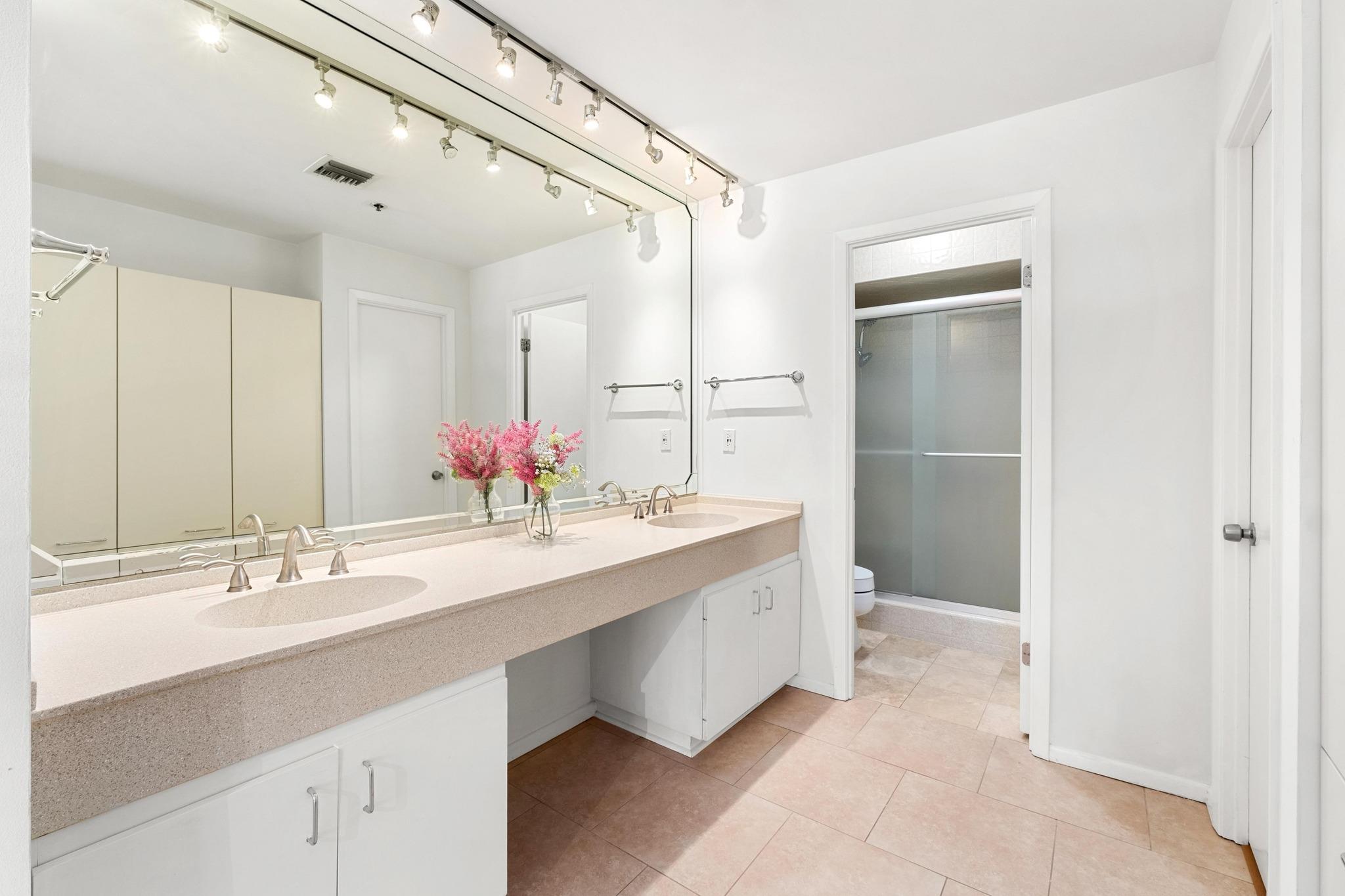 40 N Interstate 35 # 3D3, Austin, TX 78701