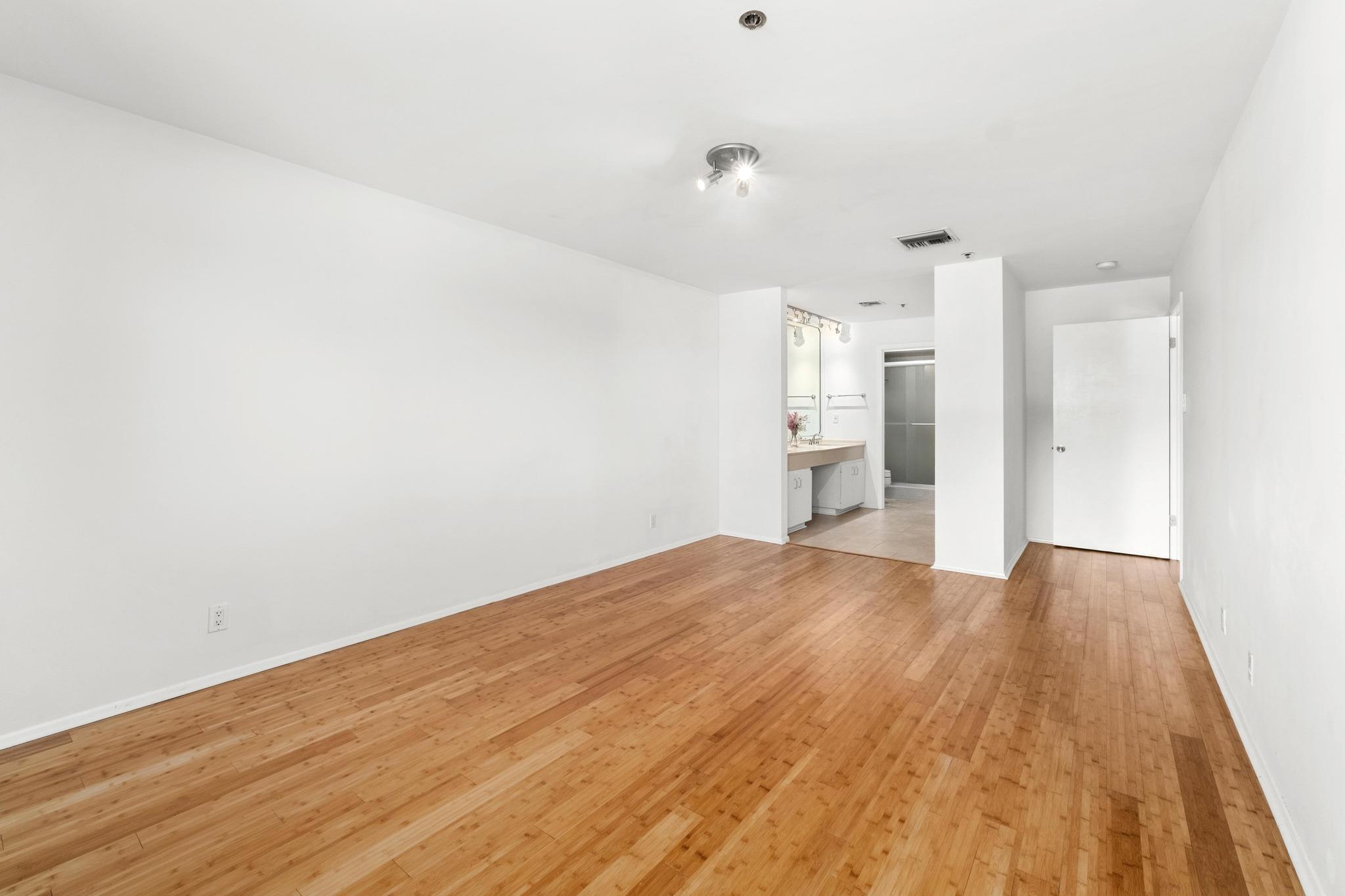 40 N Interstate 35 # 3D3, Austin, TX 78701