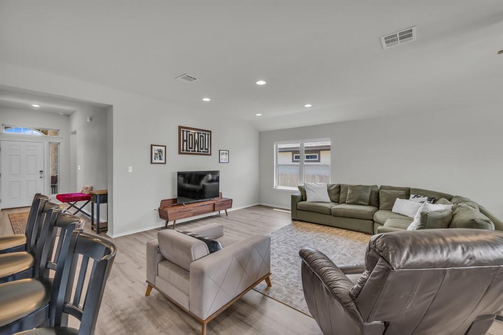 116 Gray Wolf Dr, San Marcos, TX 78666