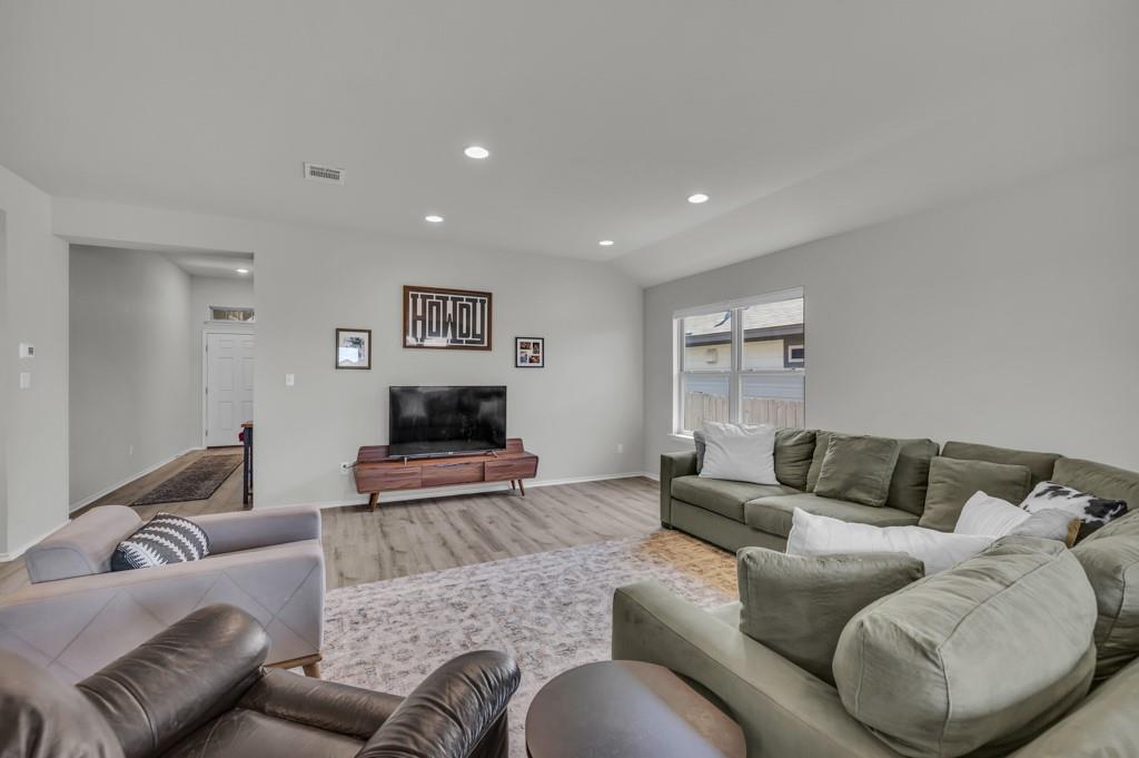 116 Gray Wolf Dr, San Marcos, TX 78666