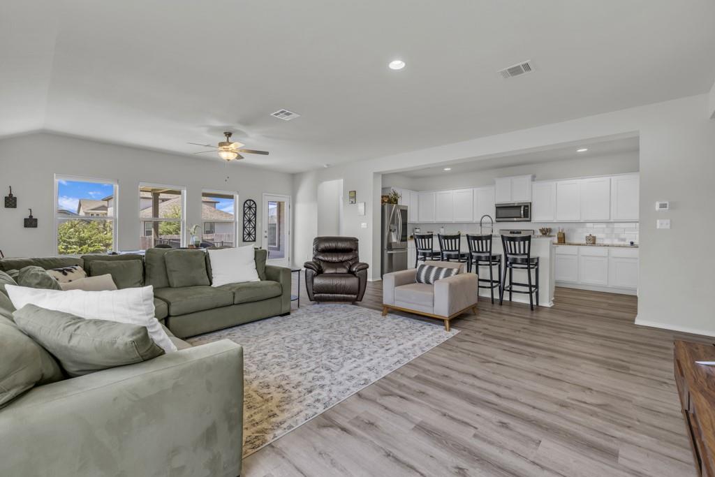 116 Gray Wolf Dr, San Marcos, TX 78666