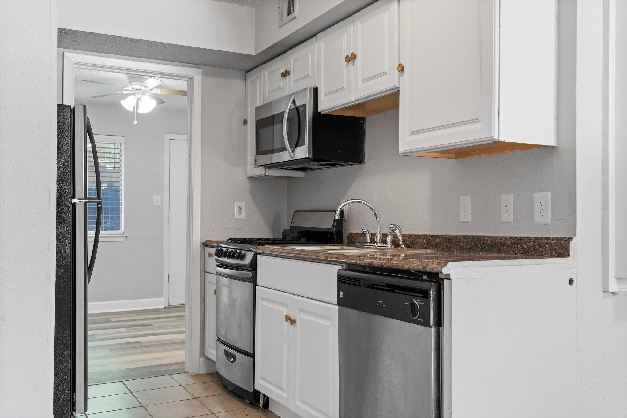 1010 W 23rd St # 4, Austin, TX 78705