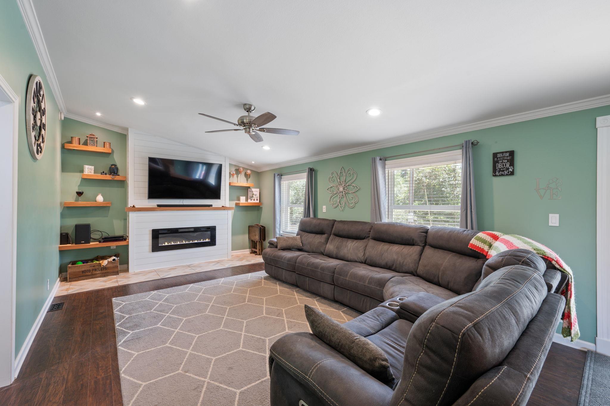 111 Scenic Farms Dr, McDade, TX 78650