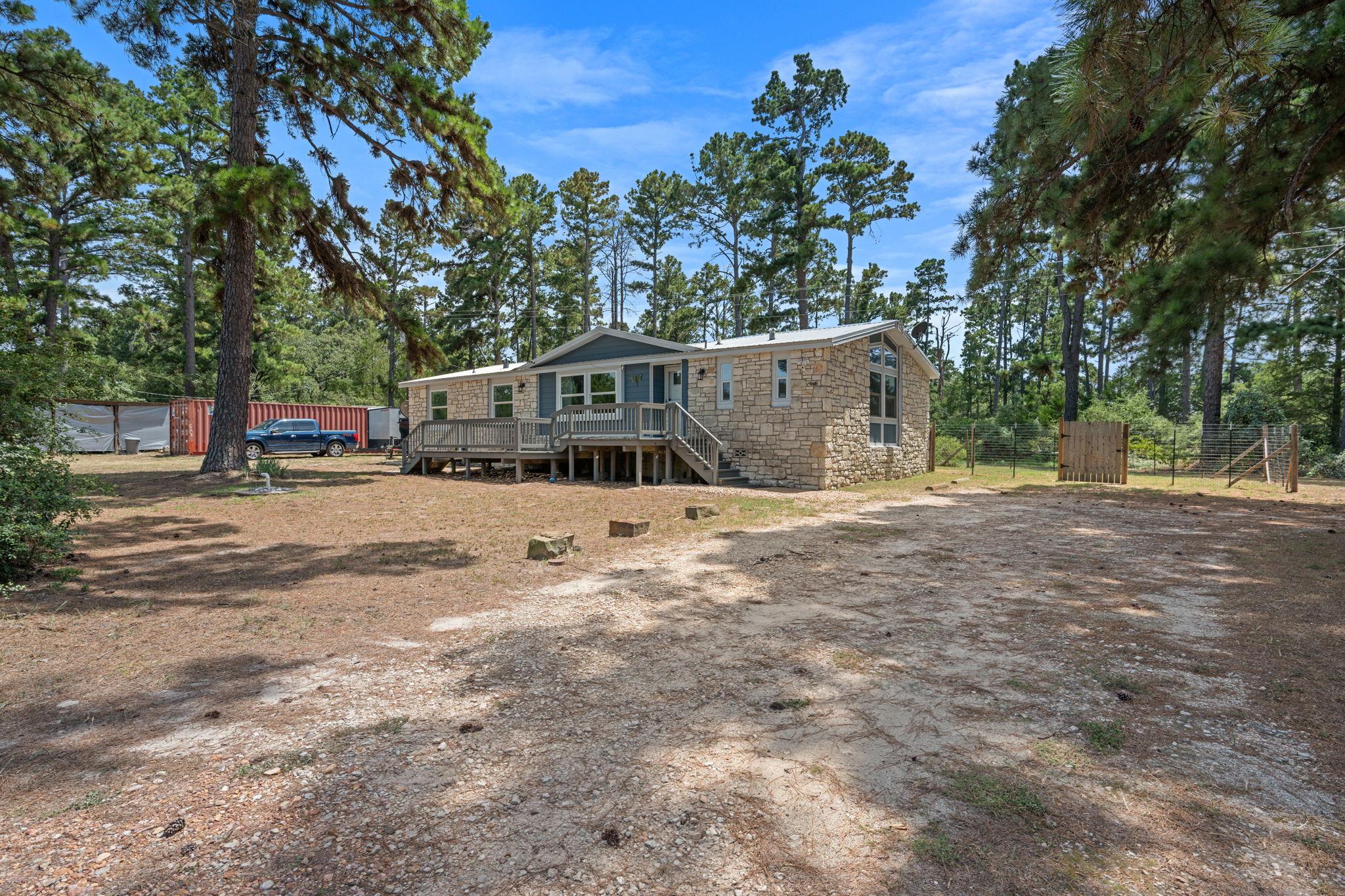 111 Scenic Farms Dr, McDade, TX 78650