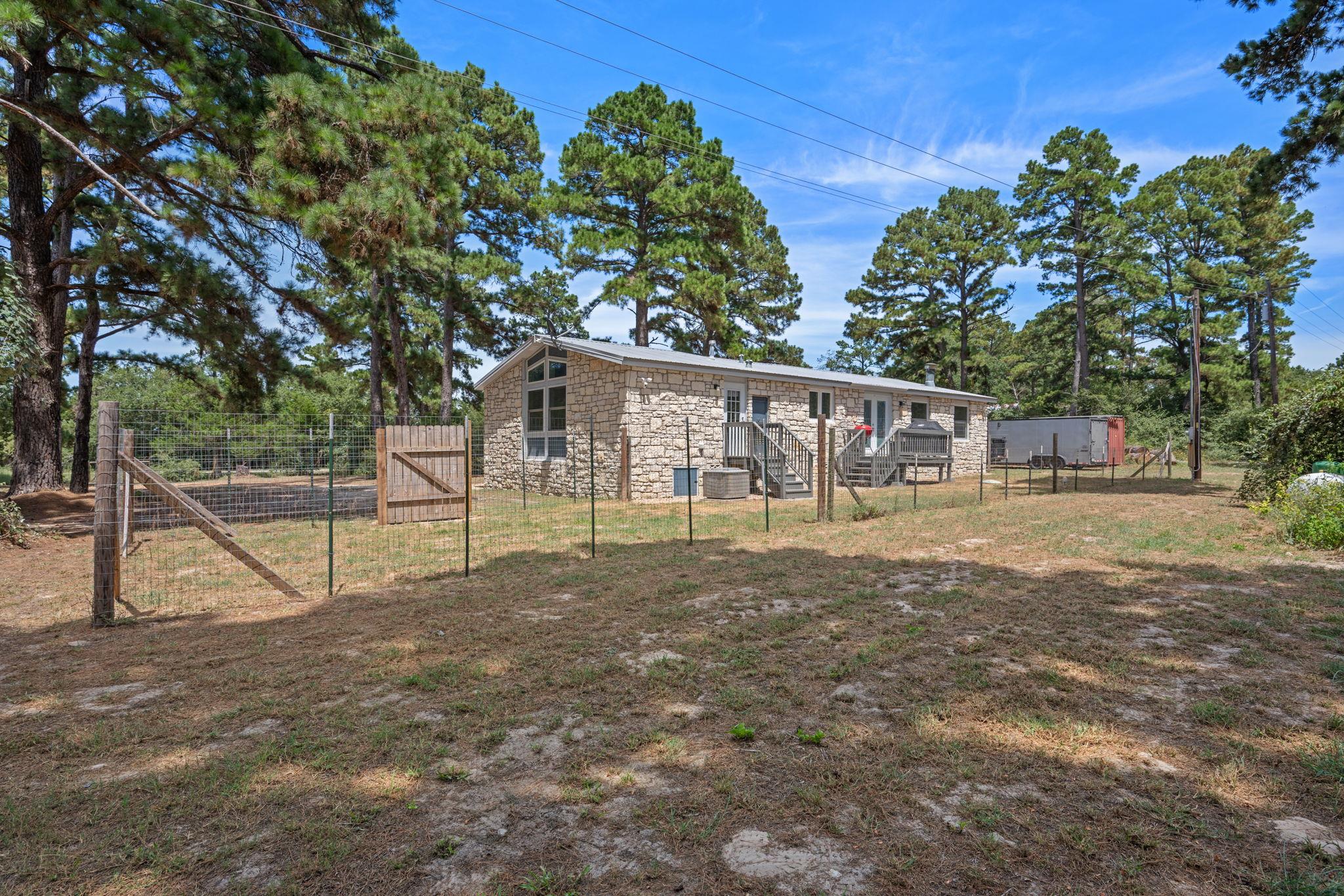 111 Scenic Farms Dr, McDade, TX 78650