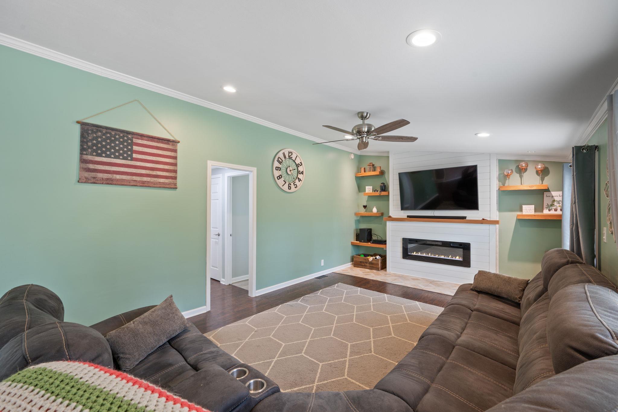 111 Scenic Farms Dr, McDade, TX 78650
