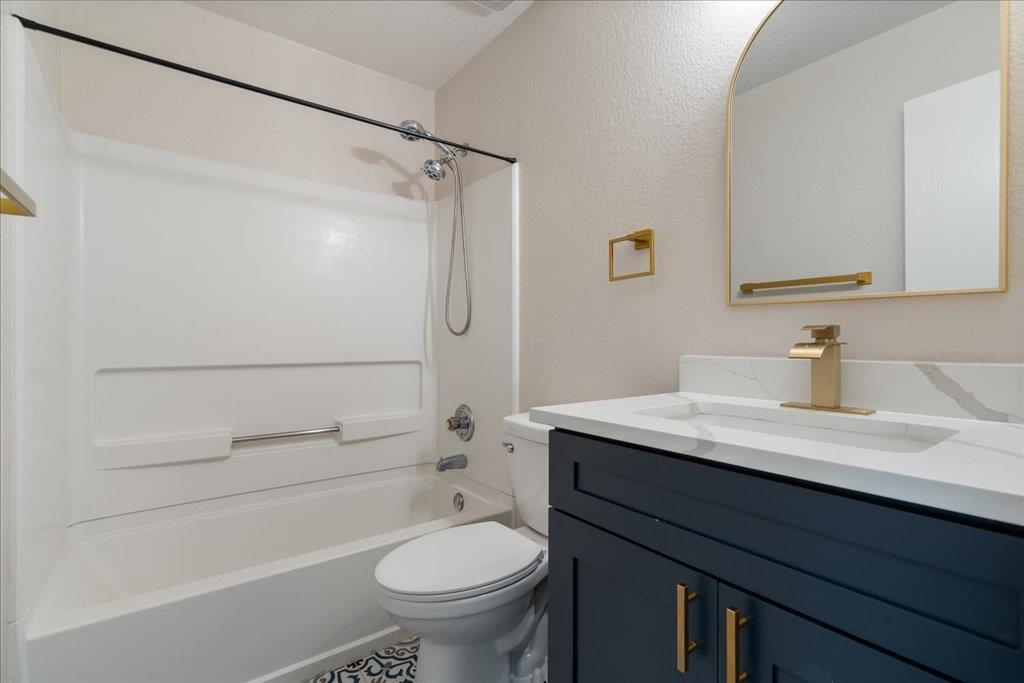13108 Dearbonne Dr, Del Valle, TX 78617