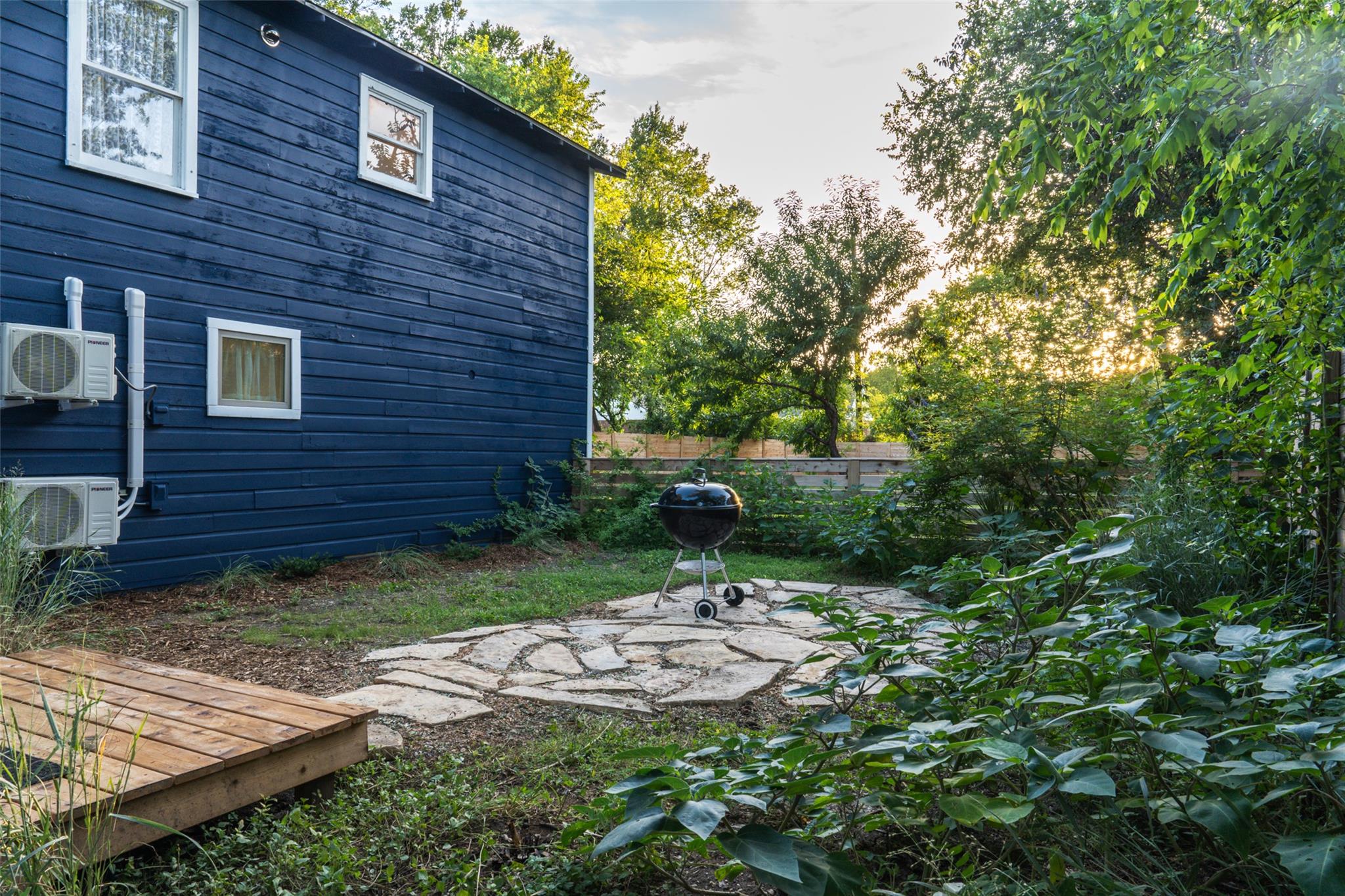 1148 Gunter St # A & B, Austin, TX 78721