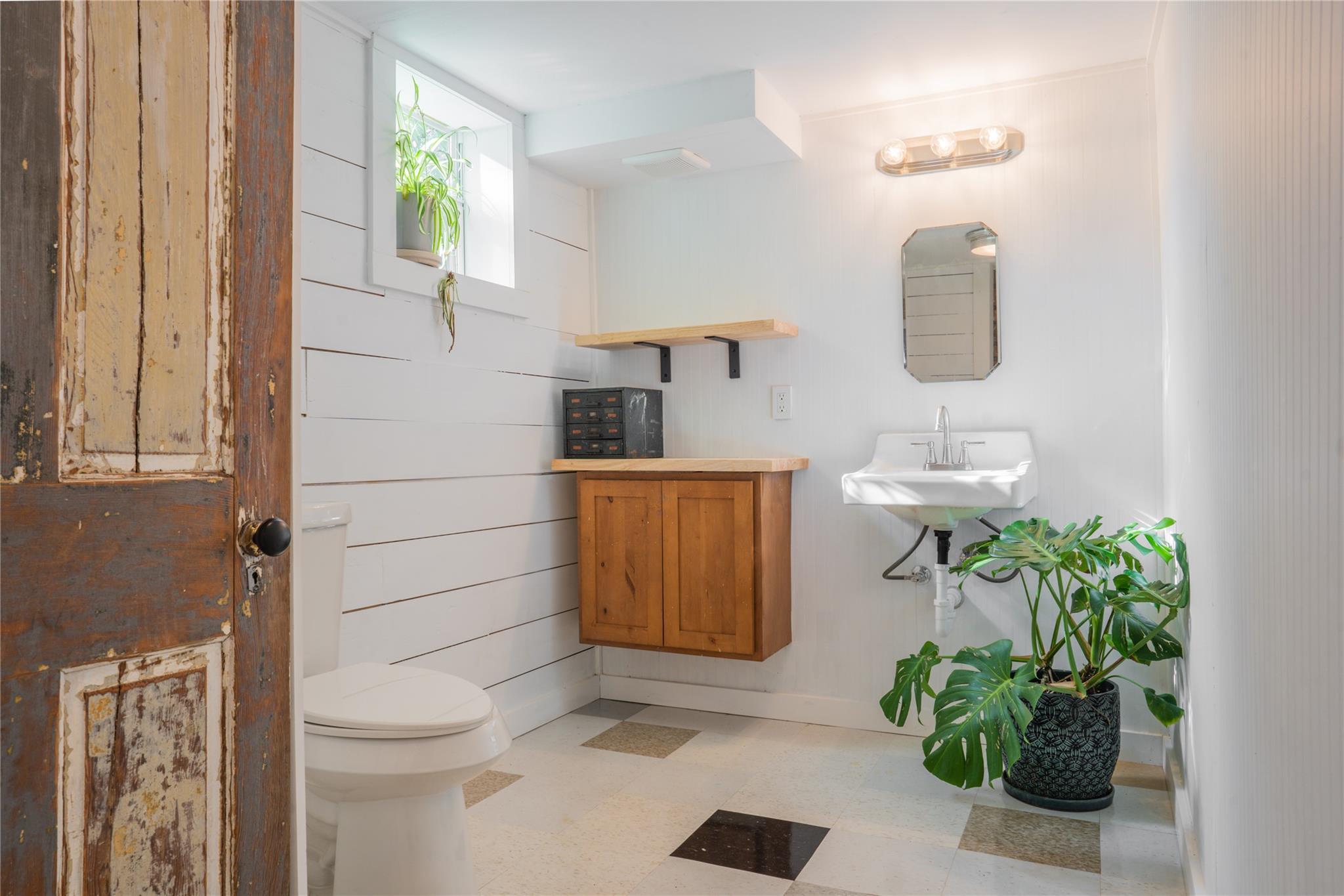 1148 Gunter St # A & B, Austin, TX 78721
