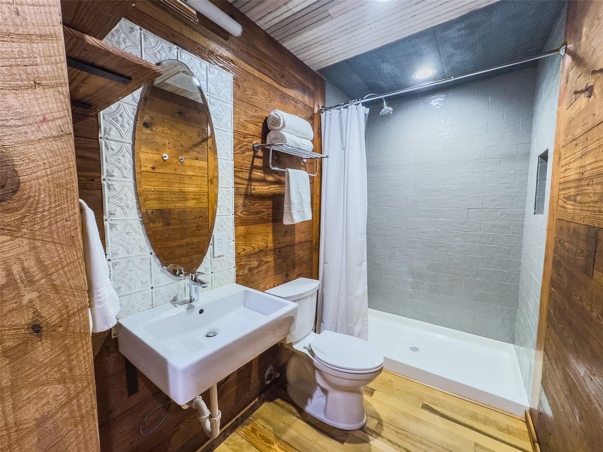 1148 Gunter St # A & B, Austin, TX 78721
