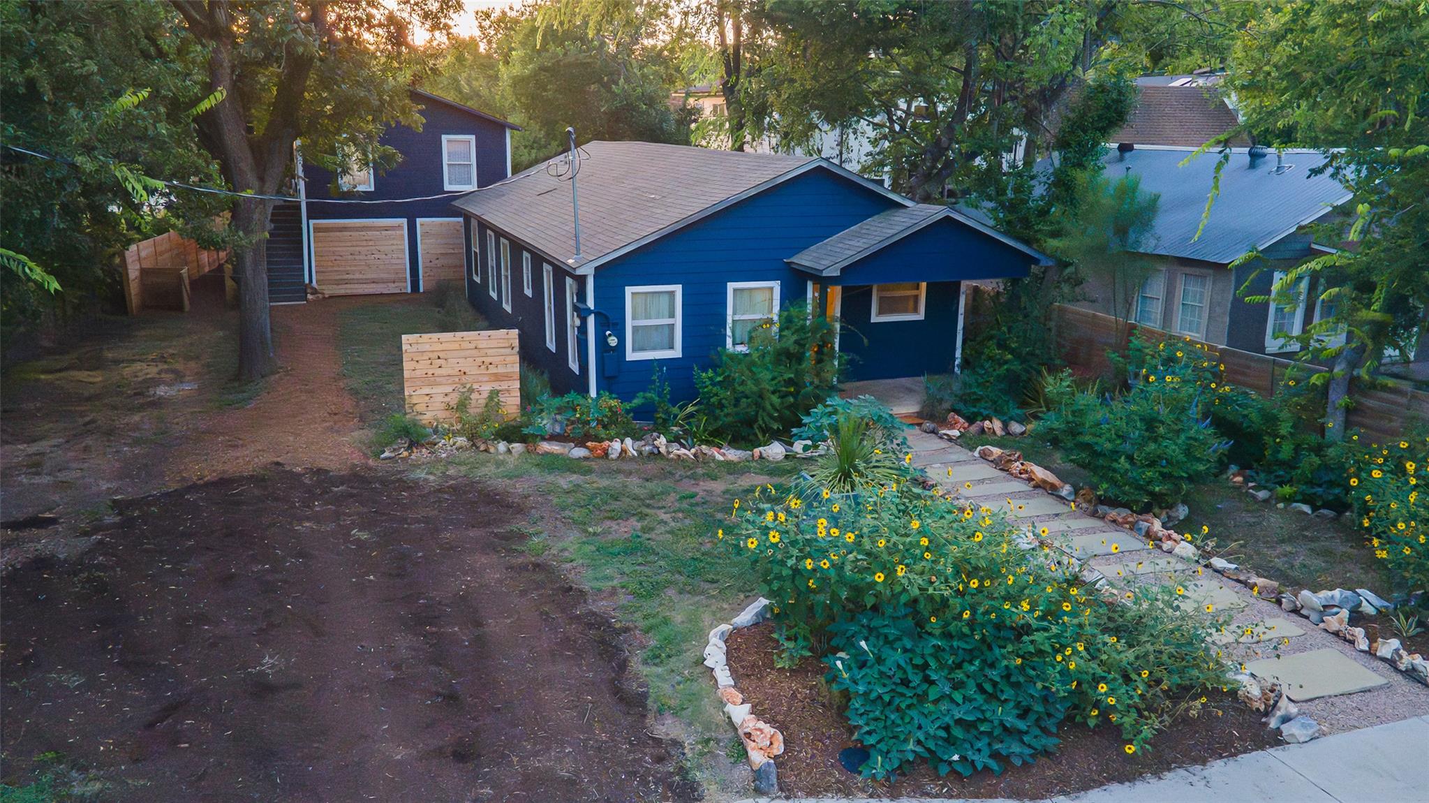 1148 Gunter St # A & B, Austin, TX 78721