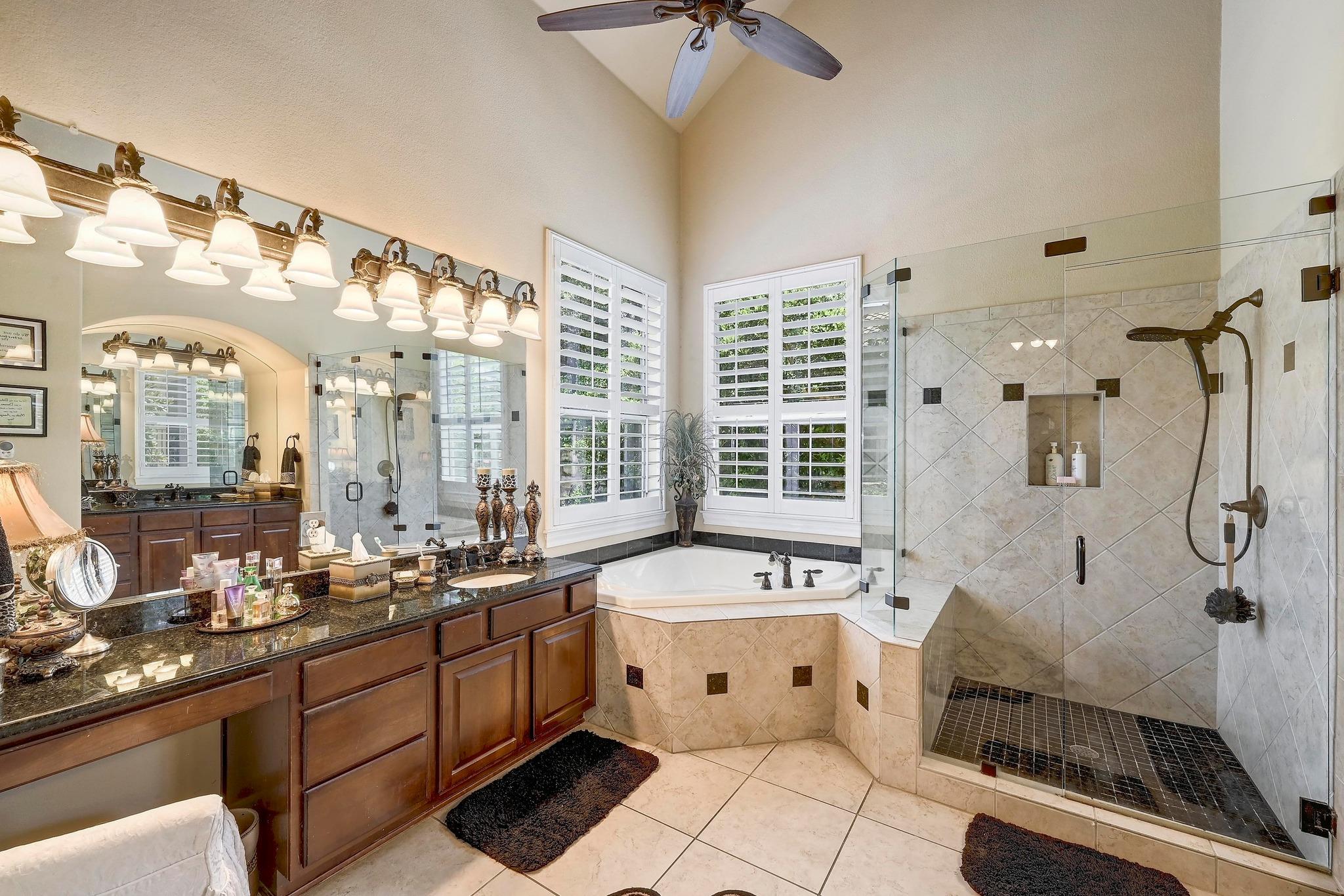 111 Whitley Dr, Austin, TX 78738