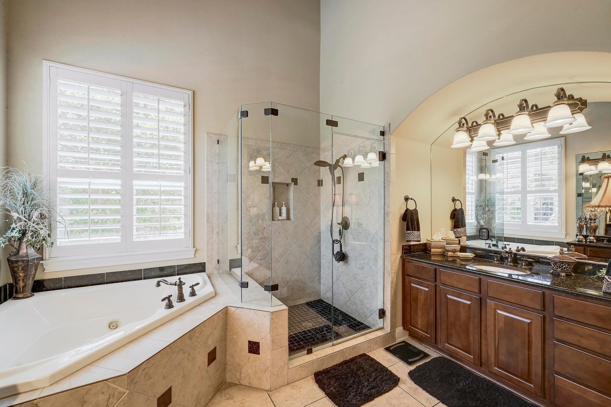 111 Whitley Dr, Austin, TX 78738