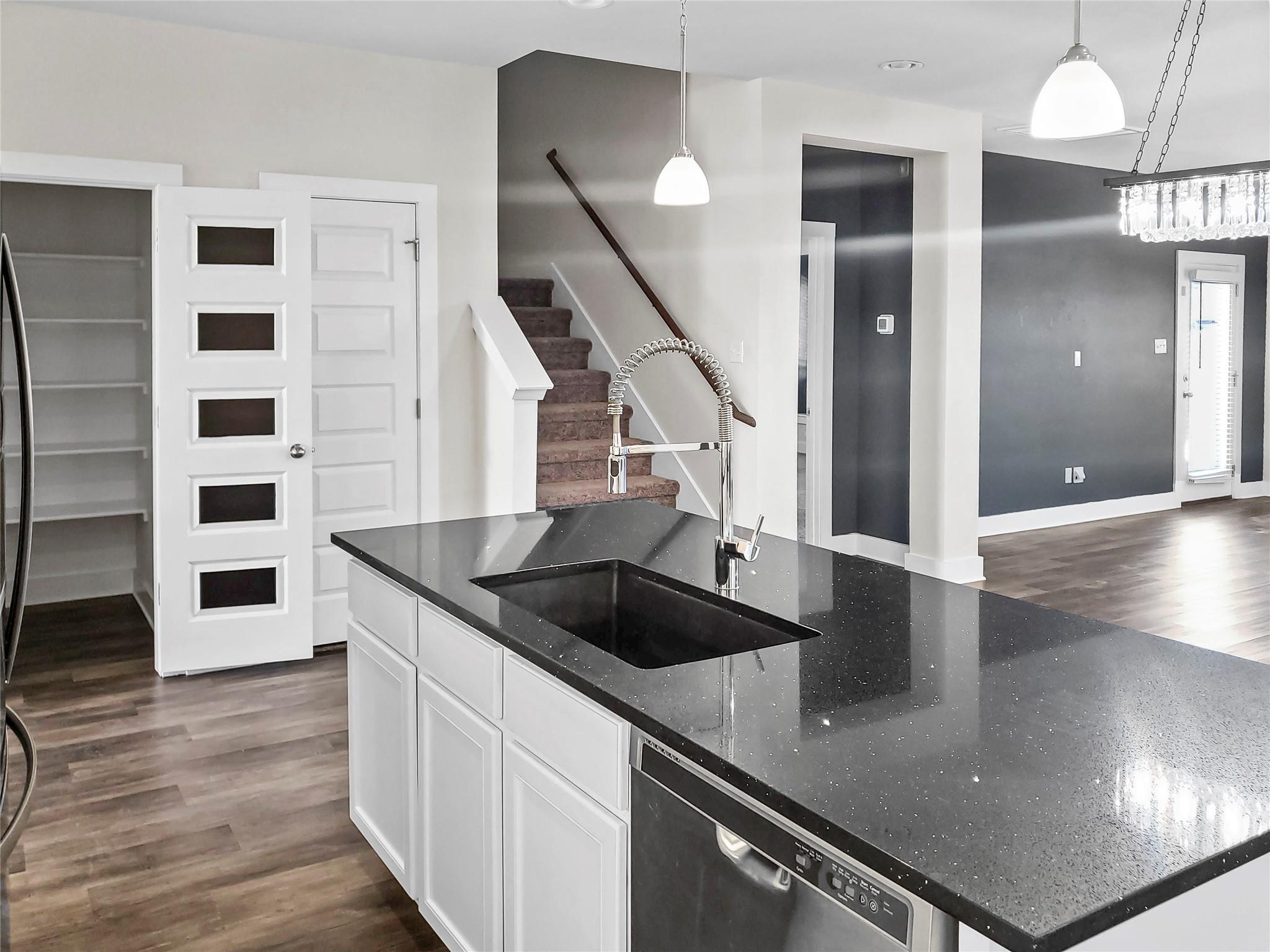 551 Tanda Ln, Hutto, TX 78634