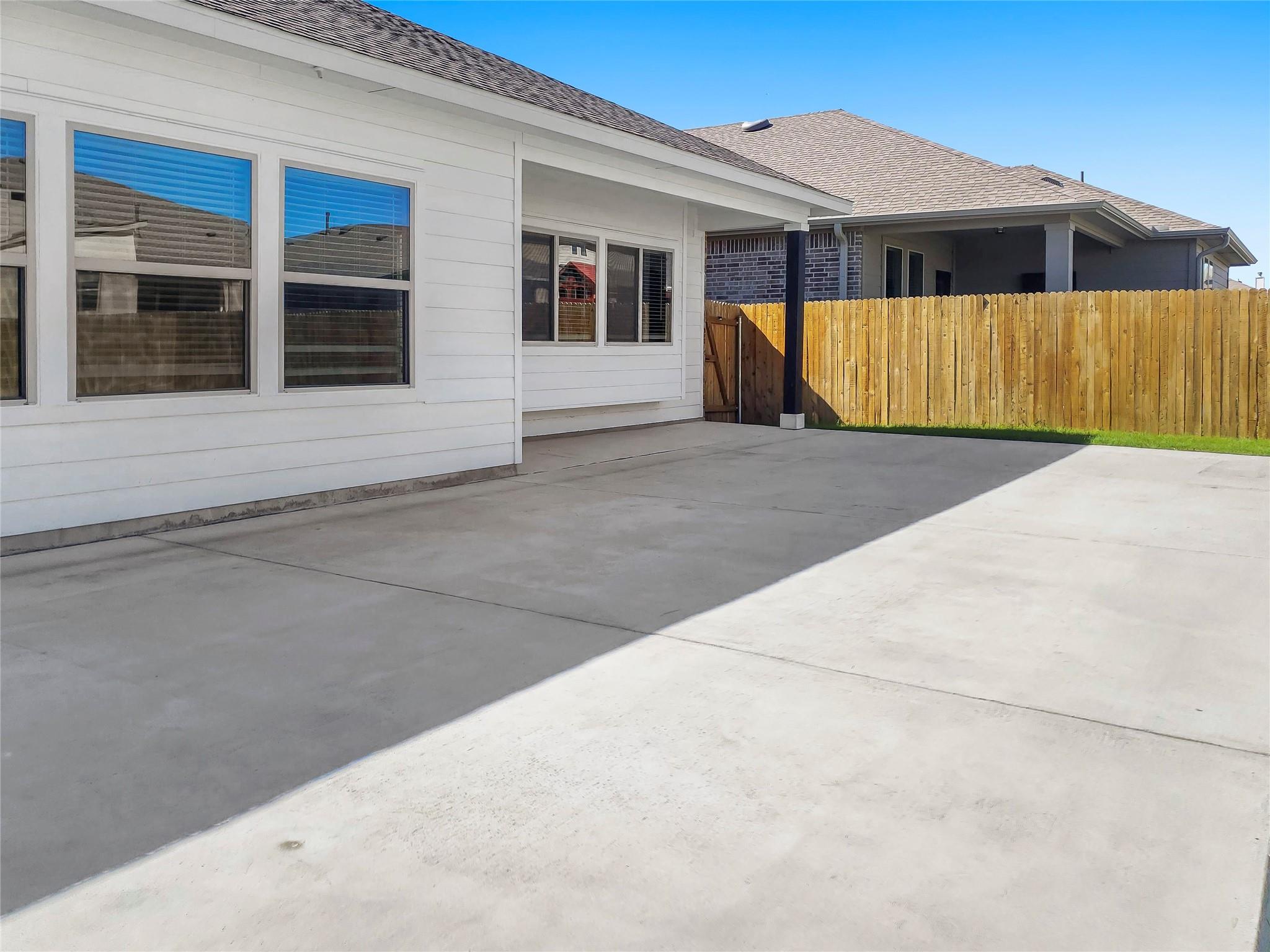 551 Tanda Ln, Hutto, TX 78634