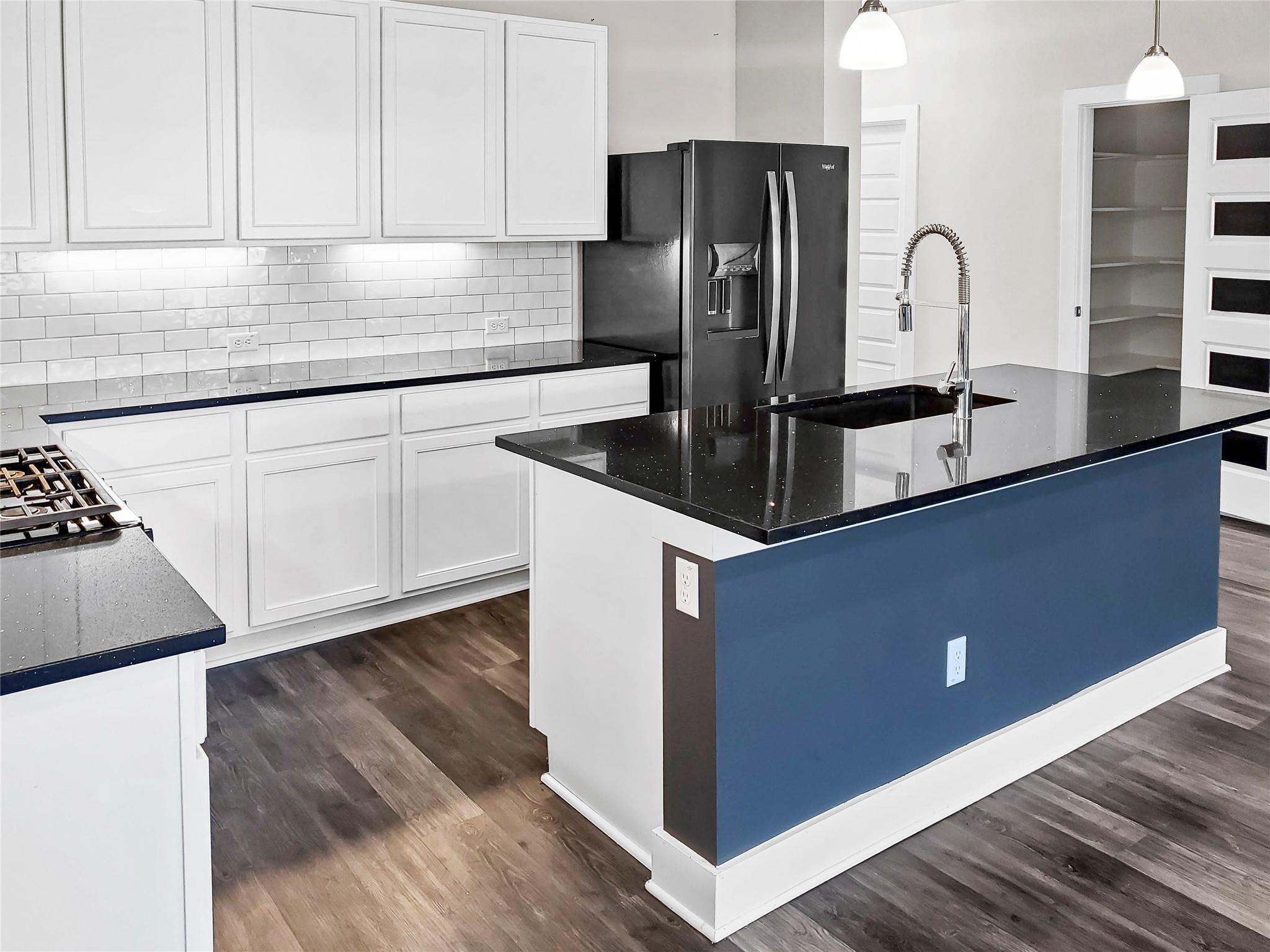 551 Tanda Ln, Hutto, TX 78634