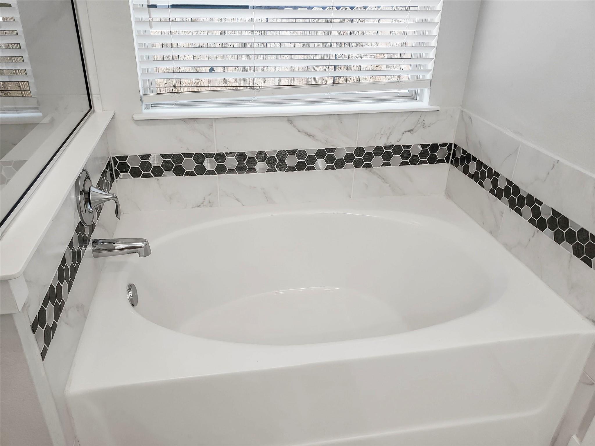 551 Tanda Ln, Hutto, TX 78634