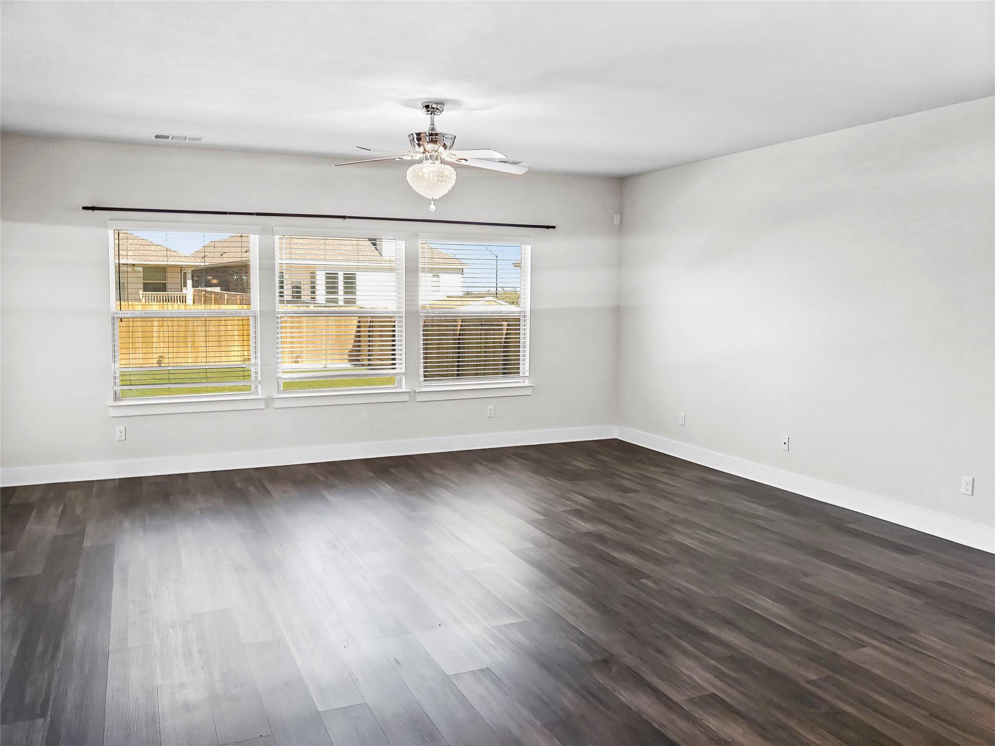 551 Tanda Ln, Hutto, TX 78634