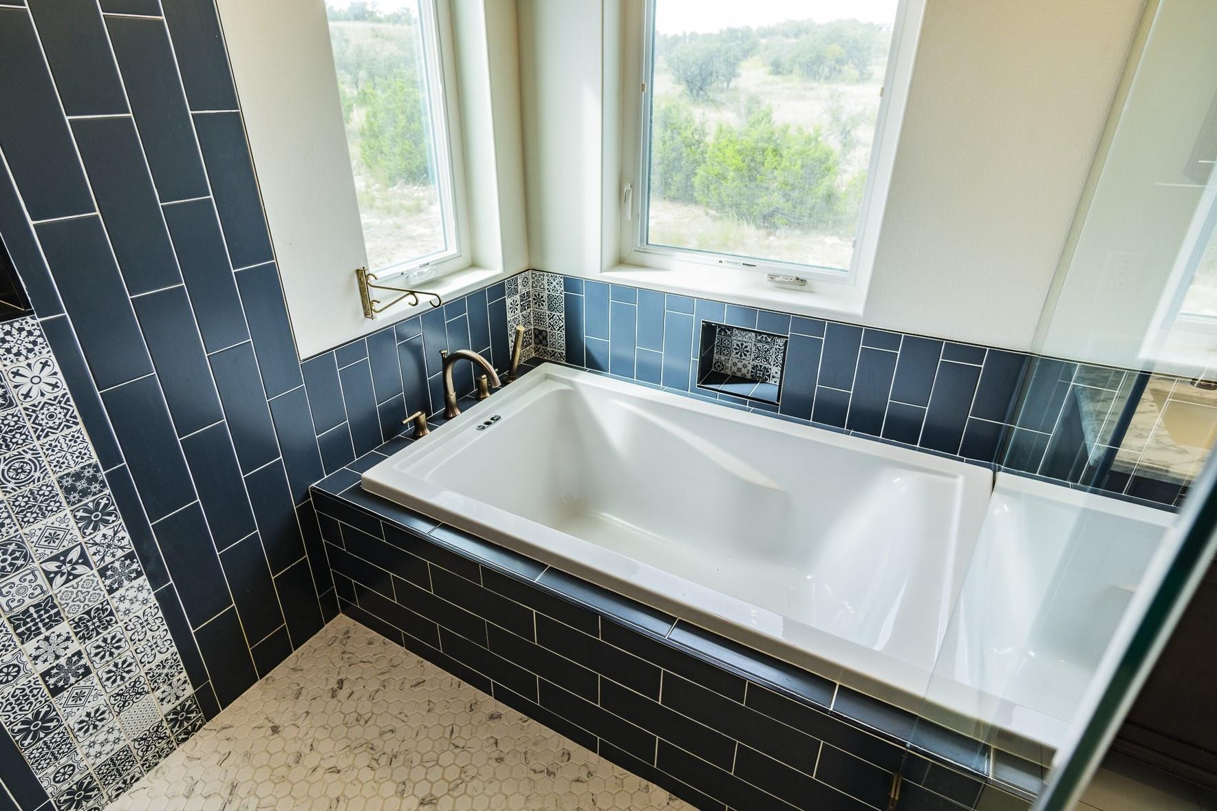 980 Sycamore Creek Dr, Dripping Springs, TX 78620