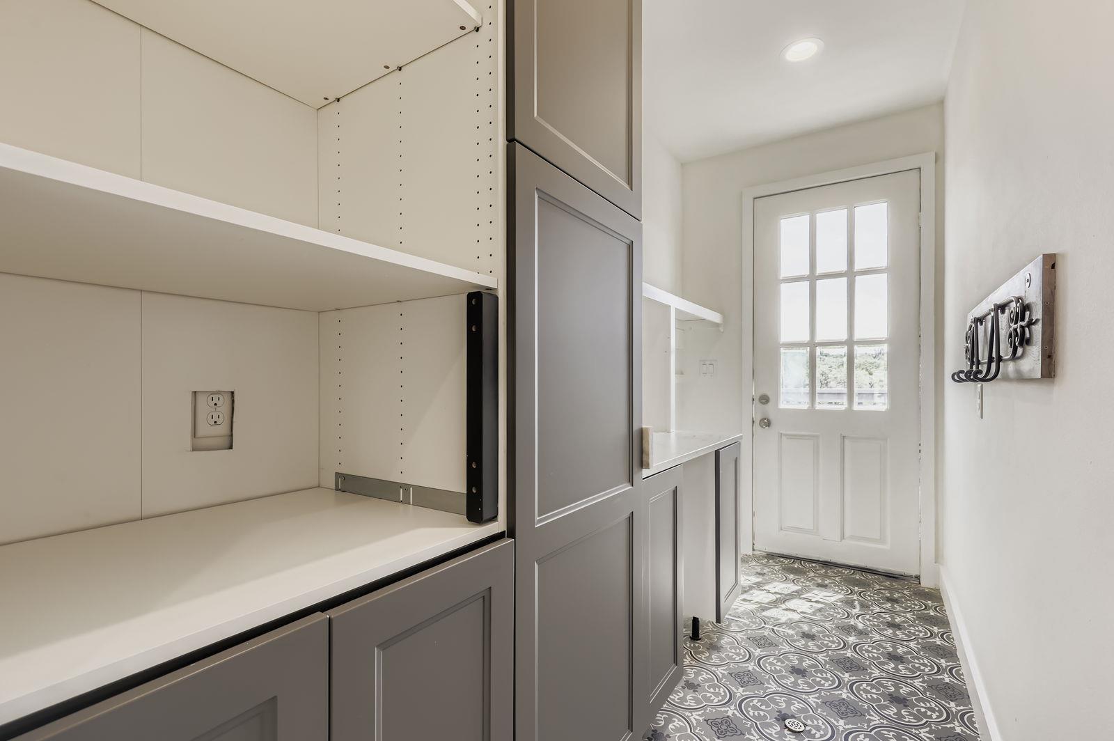 980 Sycamore Creek Dr, Dripping Springs, TX 78620
