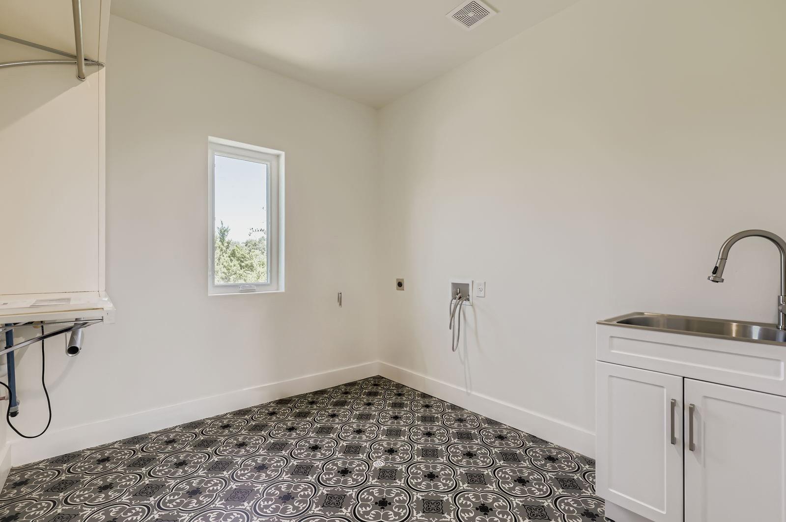 980 Sycamore Creek Dr, Dripping Springs, TX 78620