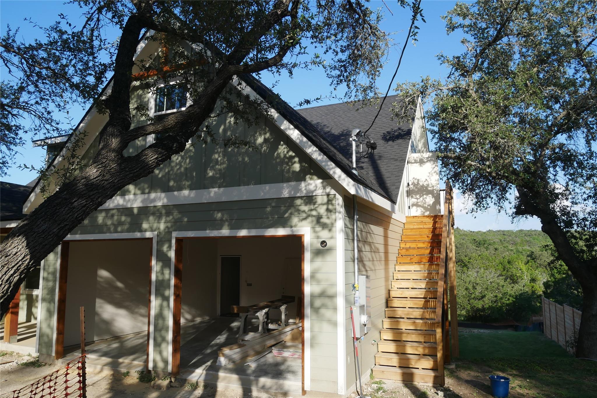 813 Newport Dr, Spicewood, TX 78669