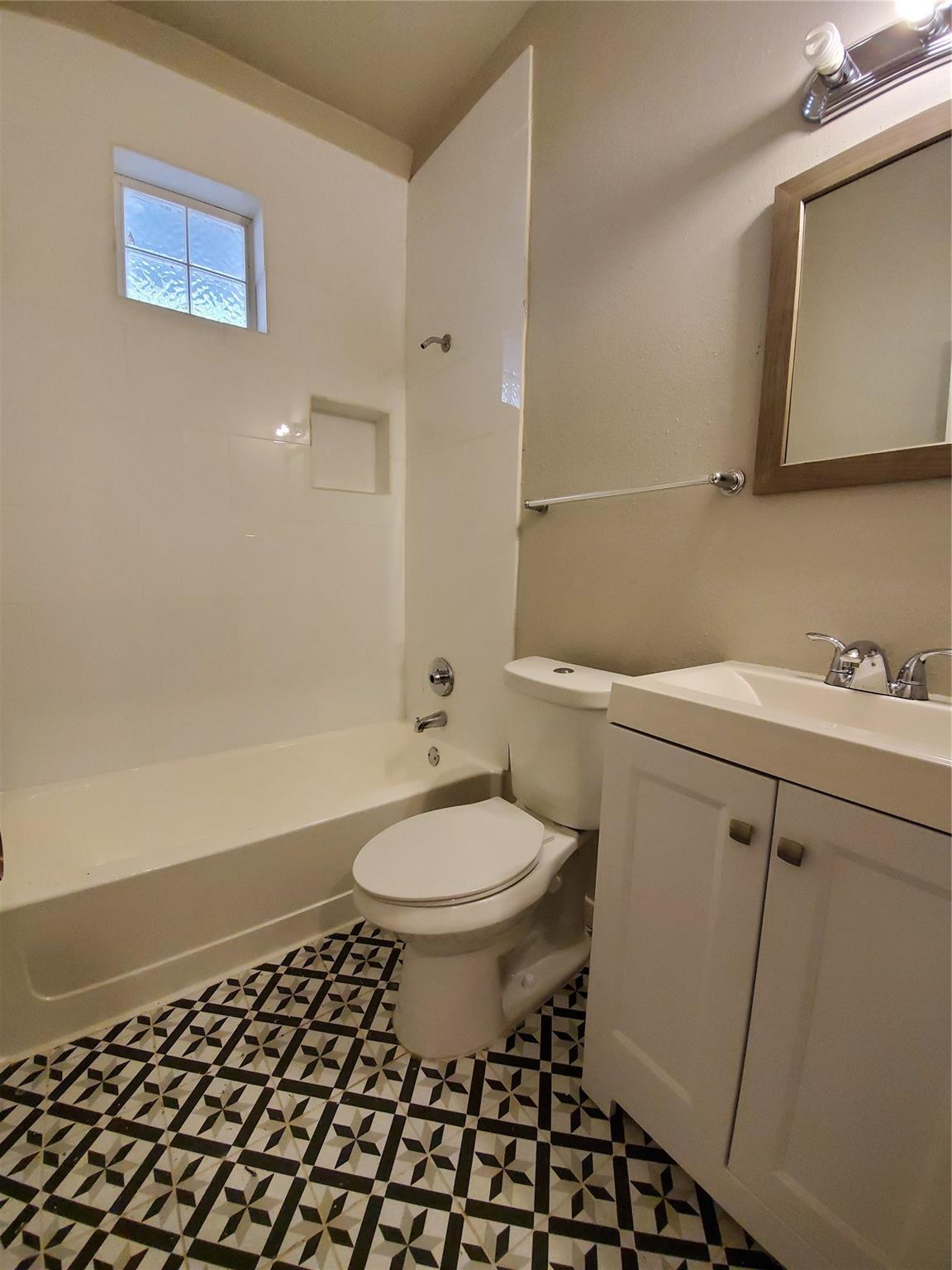 925 E 41st St # B, Austin, TX 78751