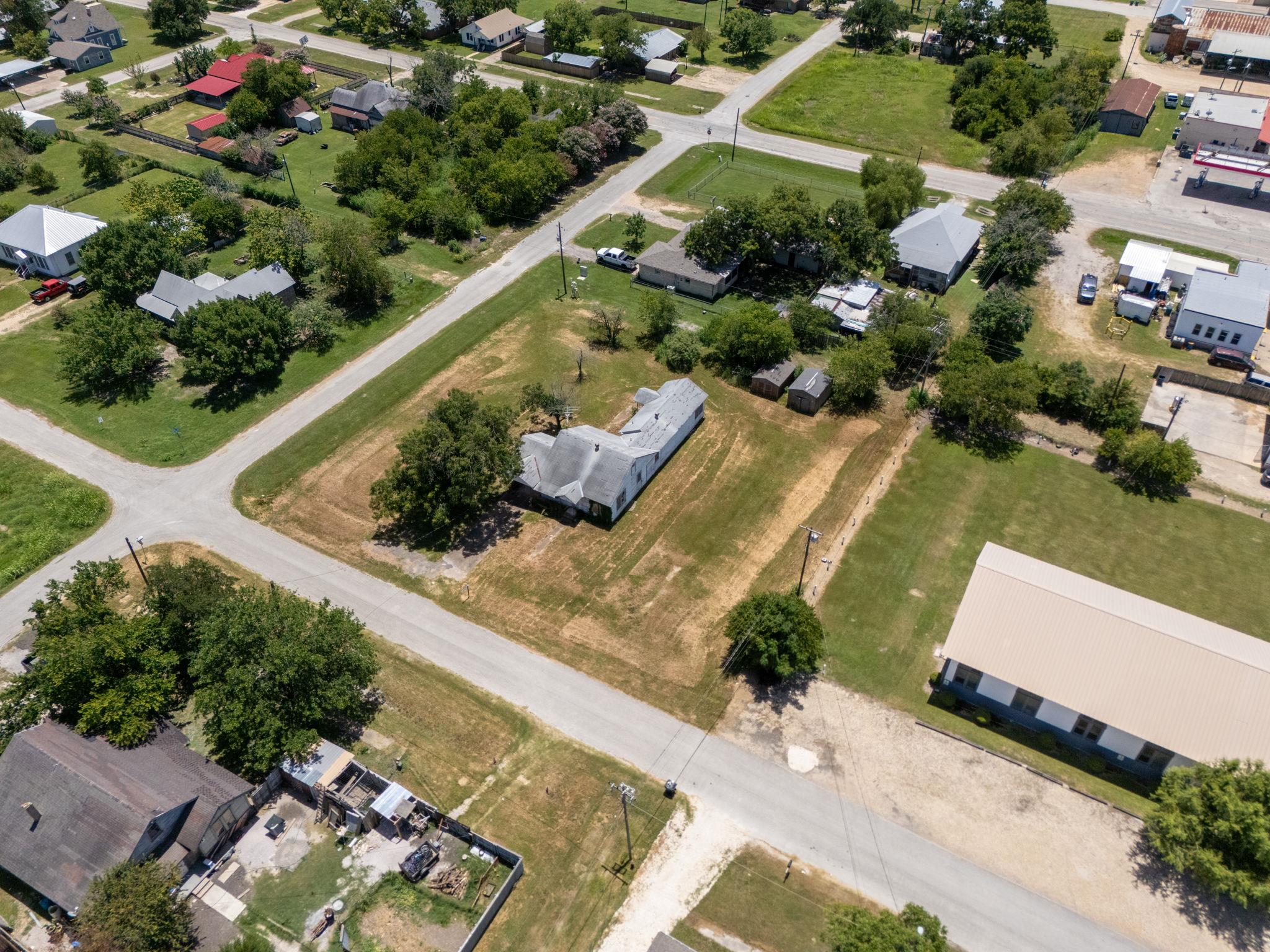 325 E Bell St, Bartlett, TX 76511