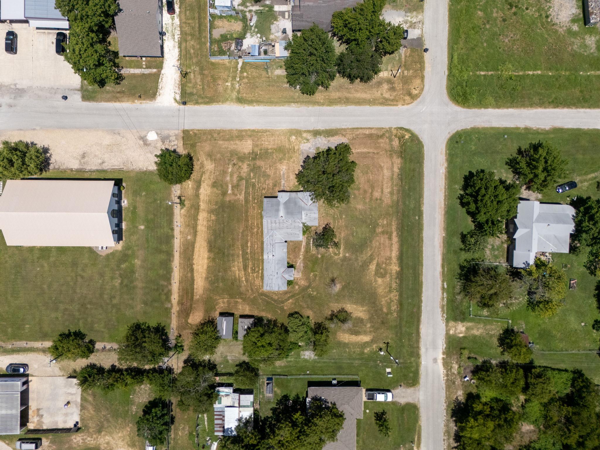 325 E Bell St, Bartlett, TX 76511