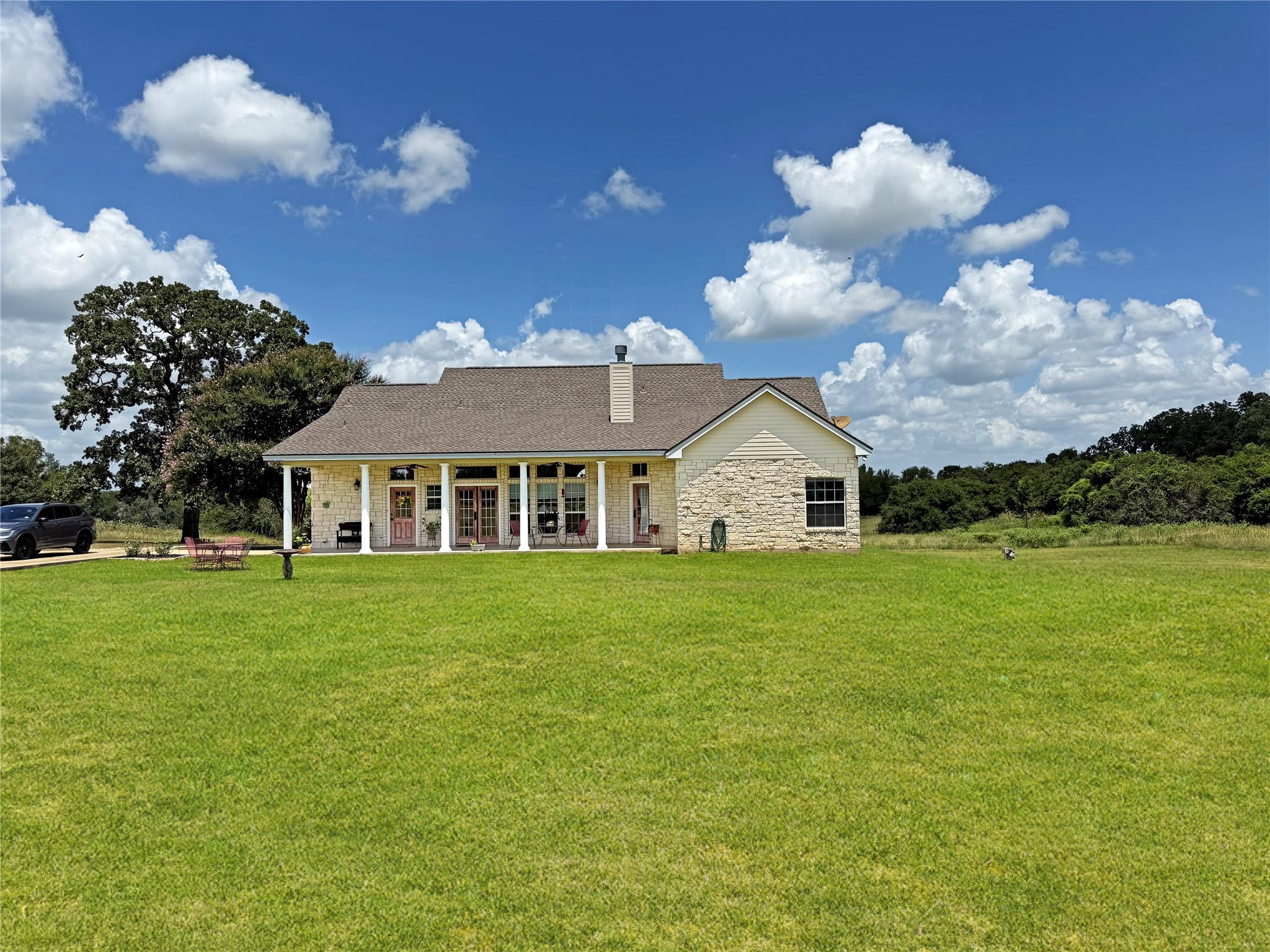 1611 W Fm 696, Lexington, TX 78947