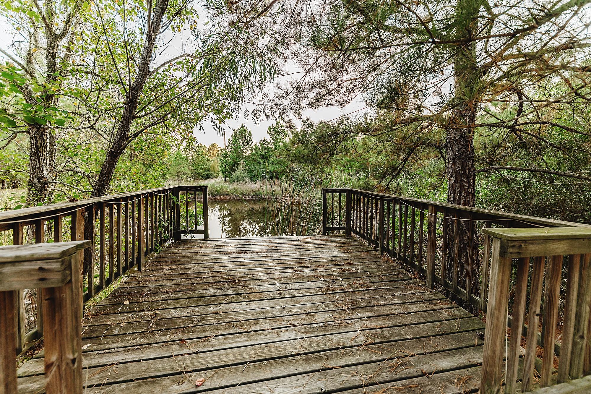 139 Village Forest Dr, Smithville, TX 78957