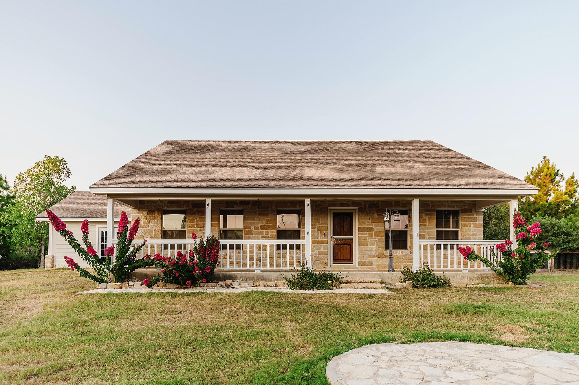 139 Village Forest Dr, Smithville, TX 78957
