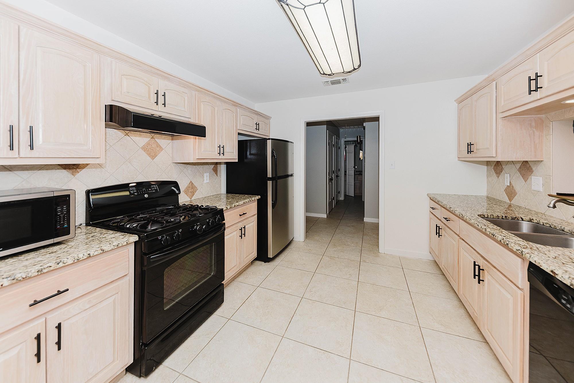 139 Village Forest Dr, Smithville, TX 78957